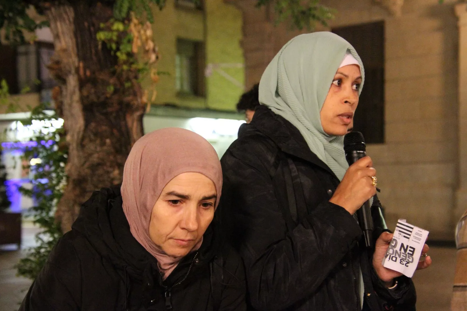 Vigilia por Palestina en la plaza de Navarra de Huesca. Foto Carlos Neofato