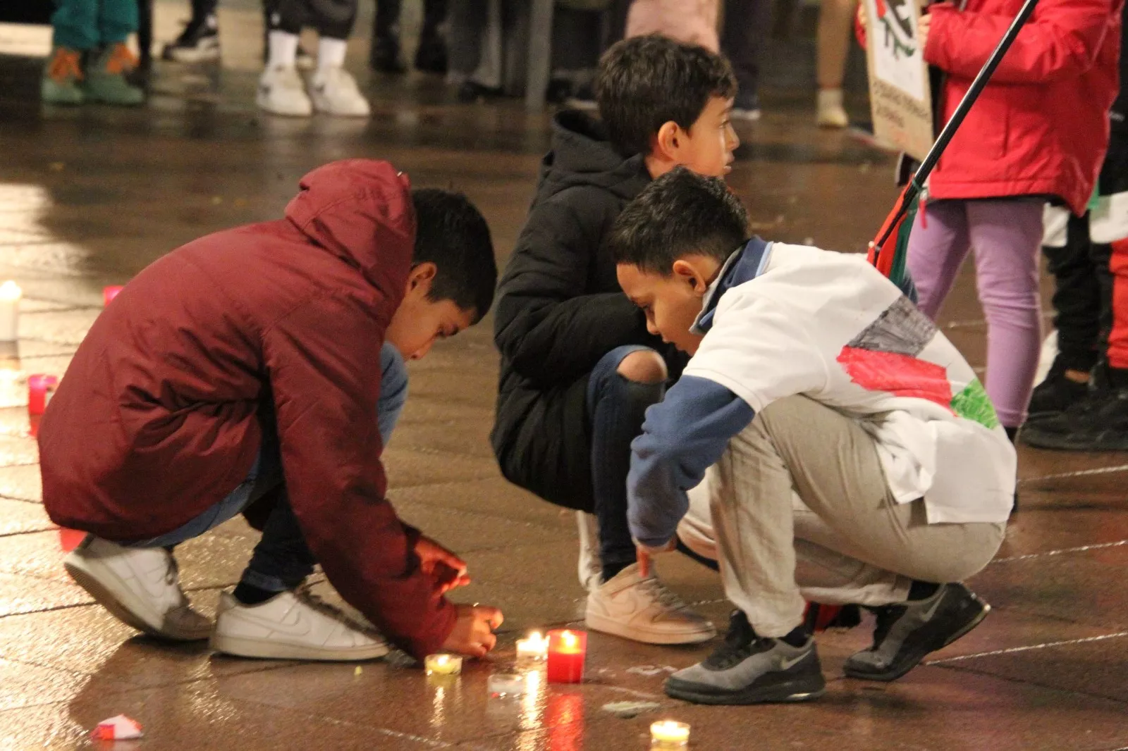Los niños también se sienten muy implicados. Foto Carlos Neofato