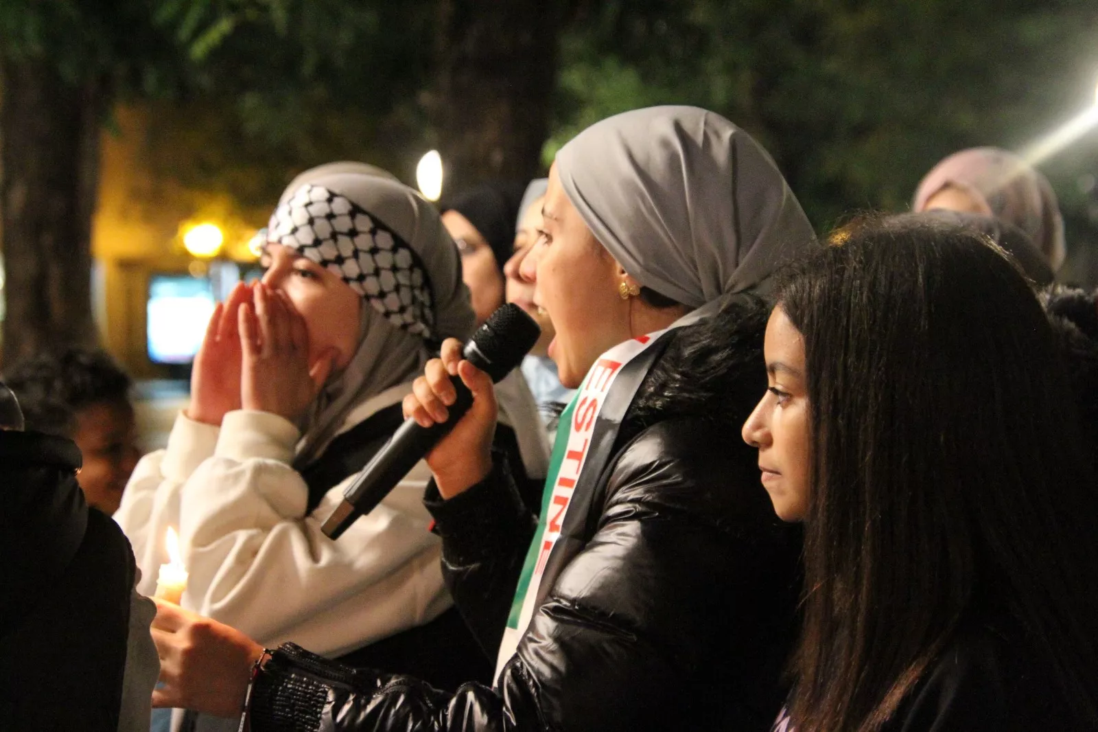 Vigilia por Palestina en la plaza de Navarra de Huesca. Foto Carlos Neofato
