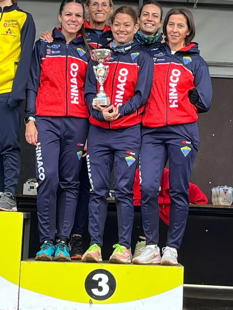 Hinaco femenino absoluto, tercero