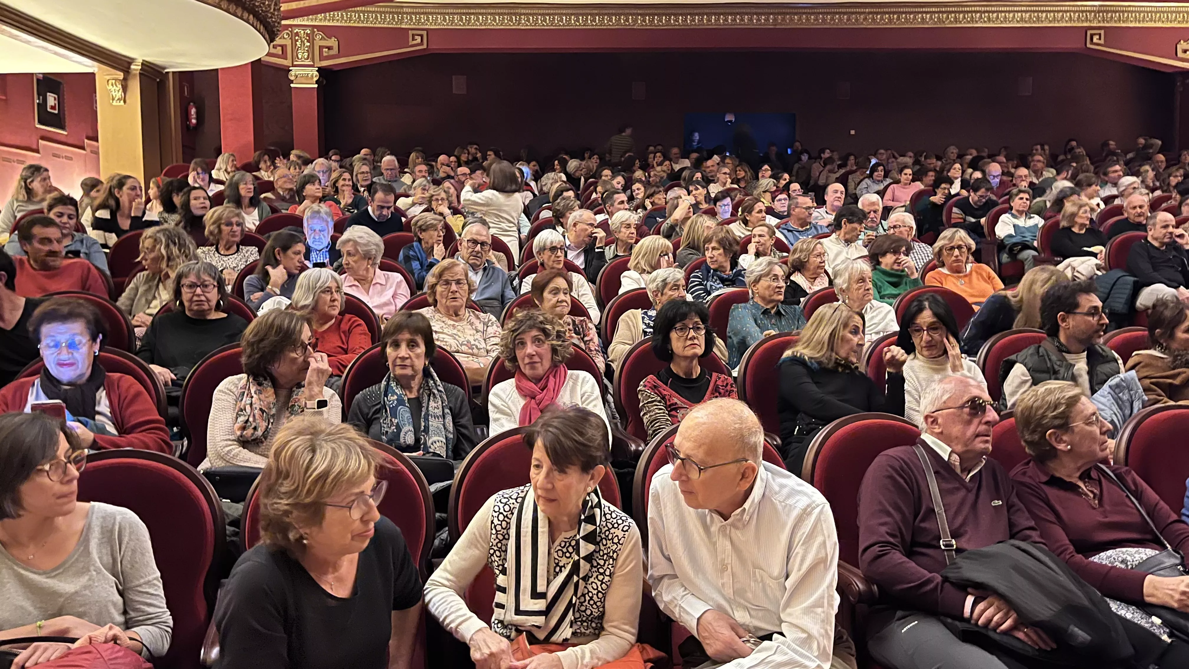 Representación de "Una ola al romper" del grupo Kandelikas en el teatro Olimpia. Foto Mercedes Manterola