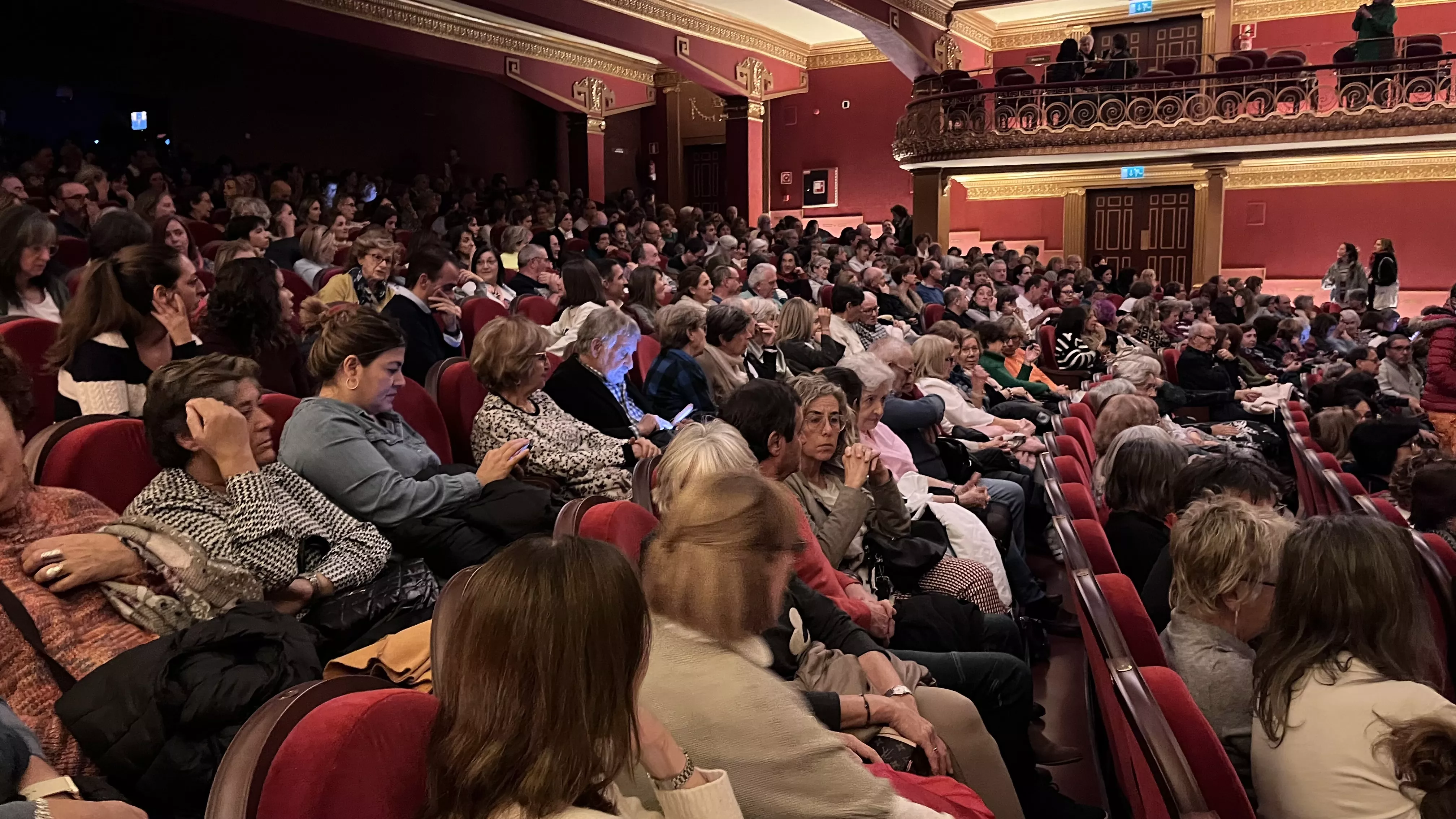Representación de "Una ola al romper" del grupo Kandelikas en el teatro Olimpia. Foto Mercedes Manterola
