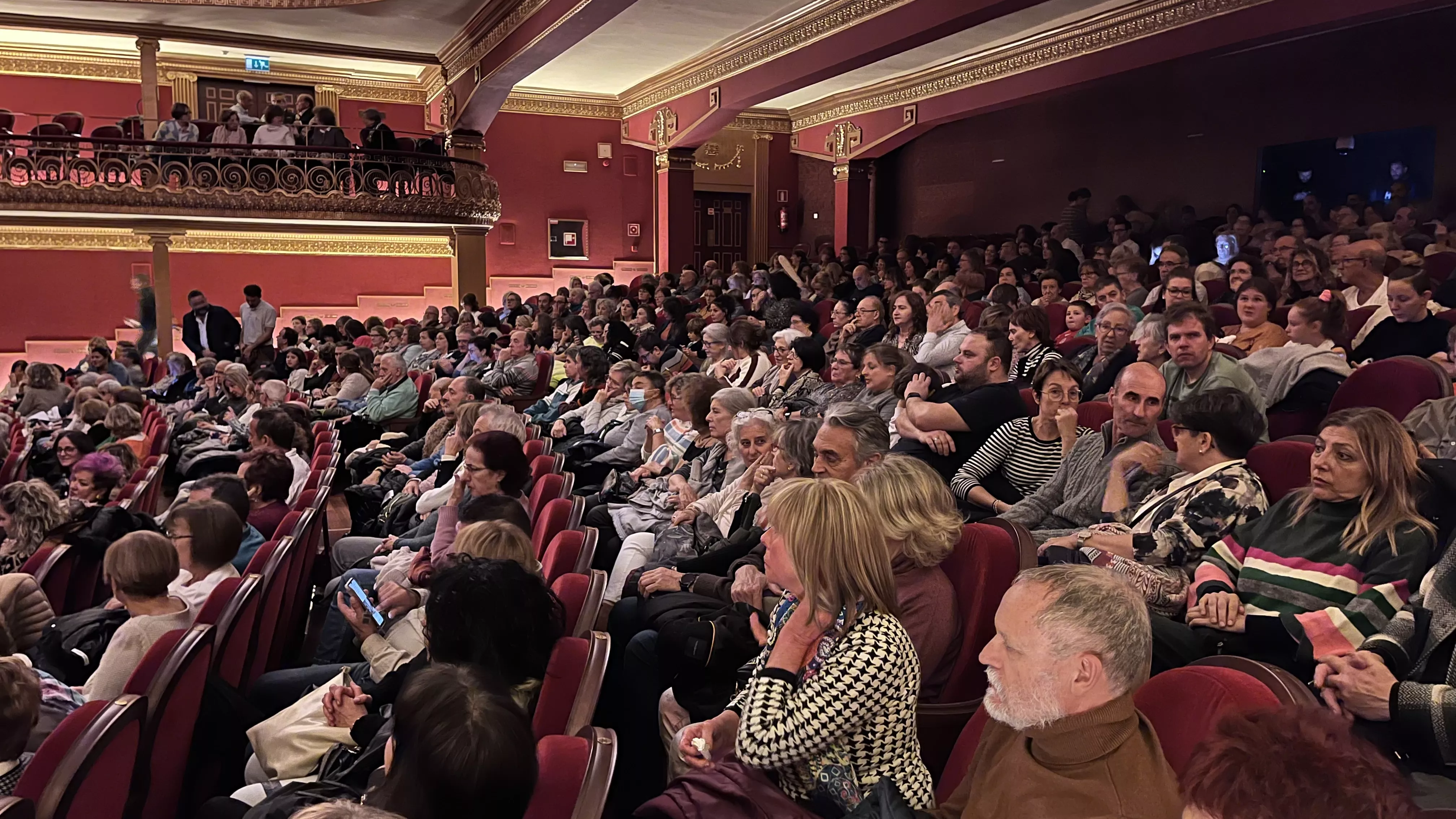 Representación de "Una ola al romper" del grupo Kandelikas en el teatro Olimpia. Foto Mercedes Manterola