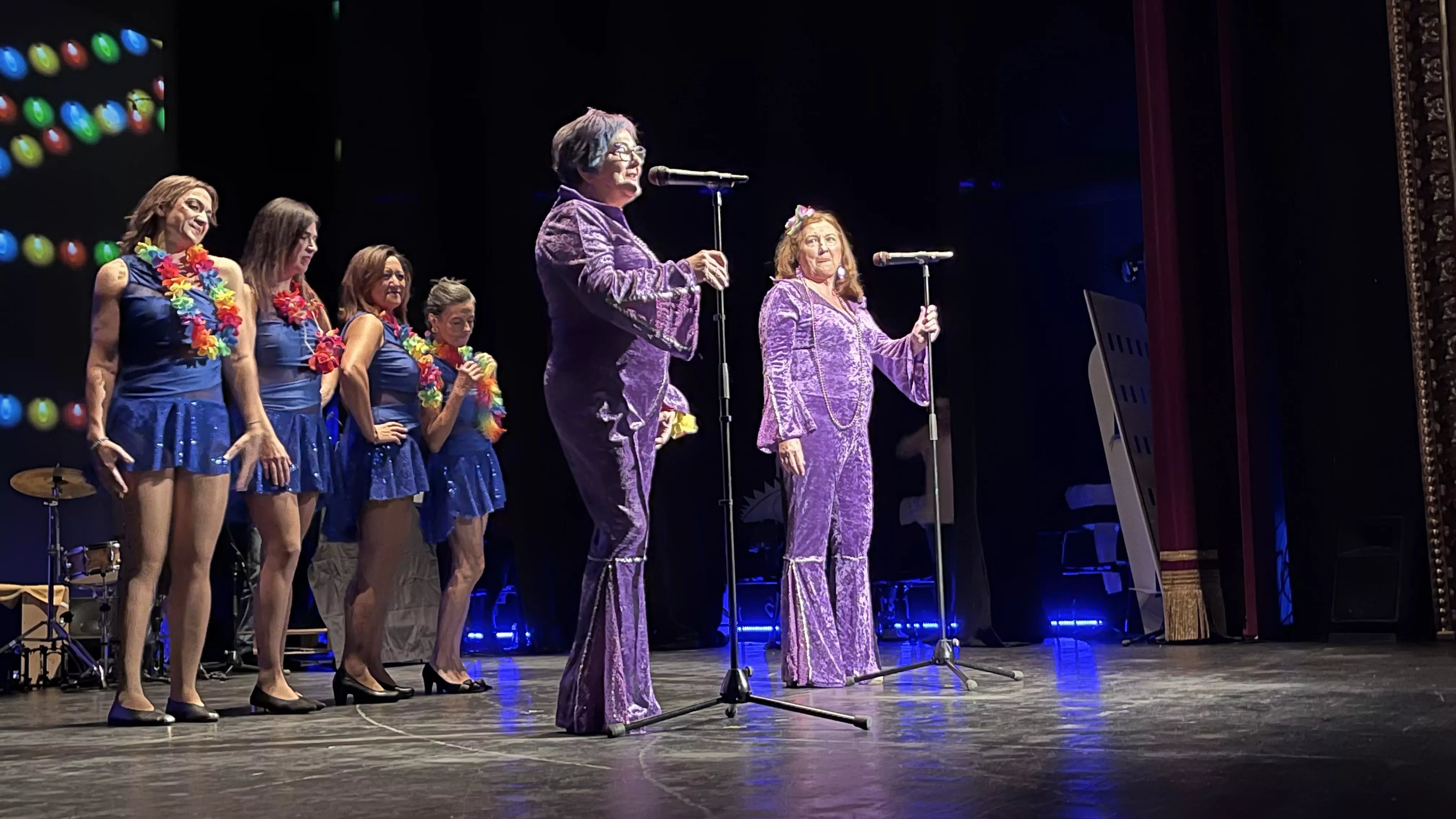 Representación de "Una ola al romper" del grupo Kandelikas en el teatro Olimpia. Foto Mercedes Manterola