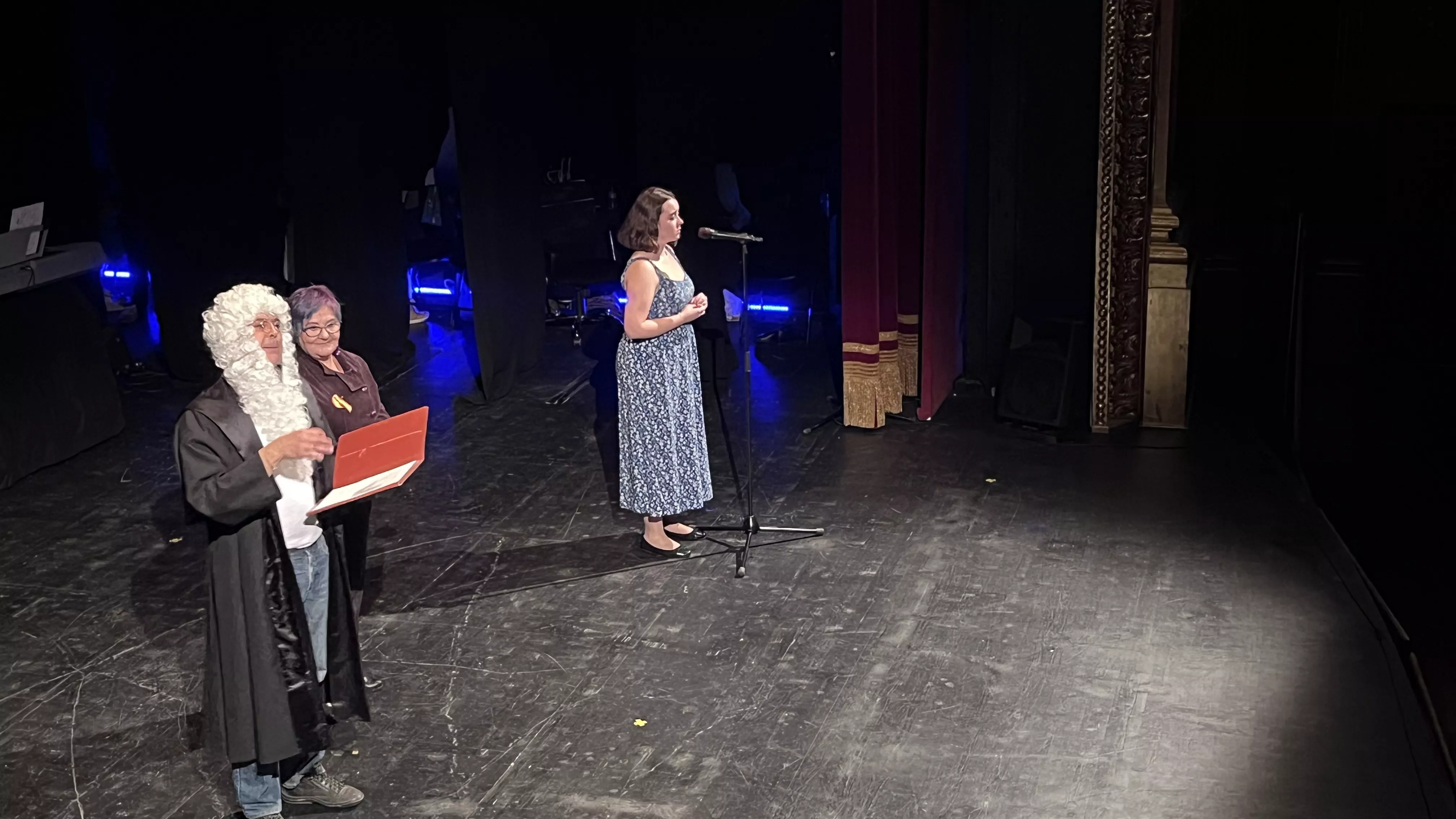 Representación de "Una ola al romper" del grupo Kandelikas en el teatro Olimpia. Foto Mercedes Manterola