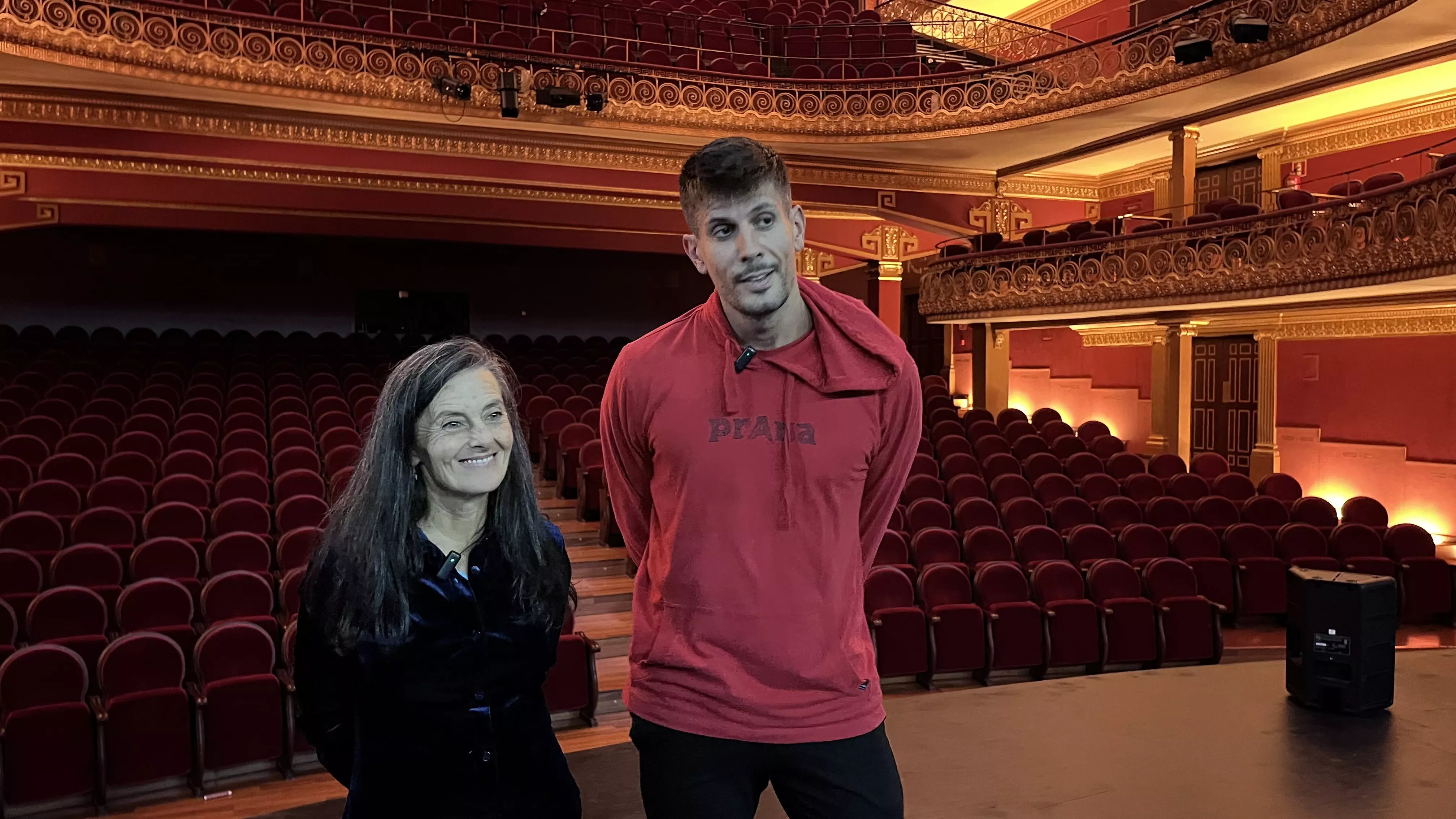 Representación de "Una ola al romper" del grupo Kandelikas en el teatro Olimpia. Foto Mercedes Manterola