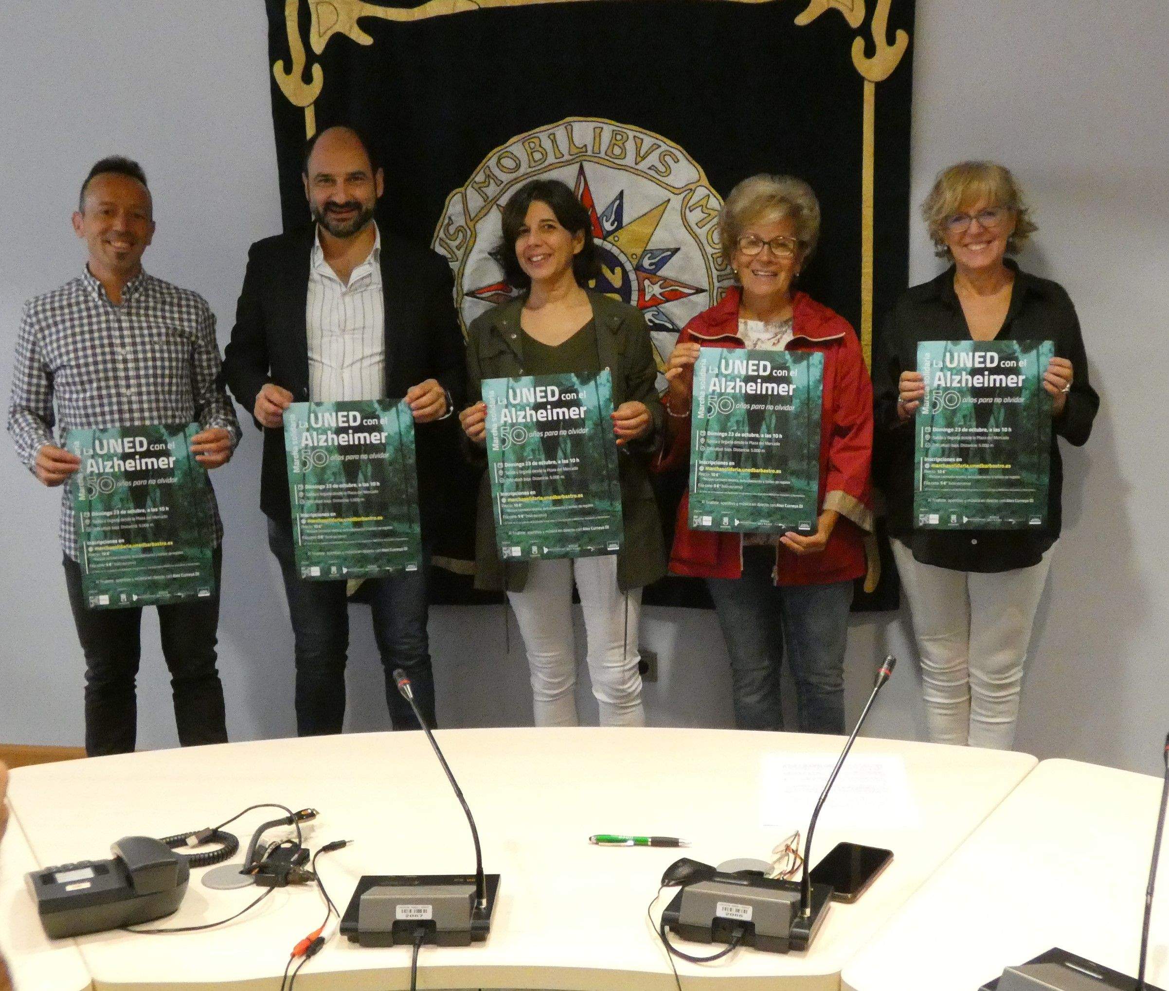 Fernando Latorre, Fernando Torres, Ángeles Pérez, Carmen Javierre y Carmen Arroyo en la presentación de la Marcha Solidaria.