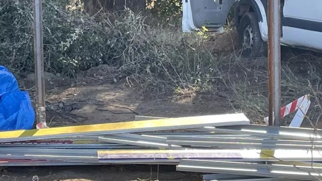 Monzón ha procedido a la retirada del cartel en catalán.