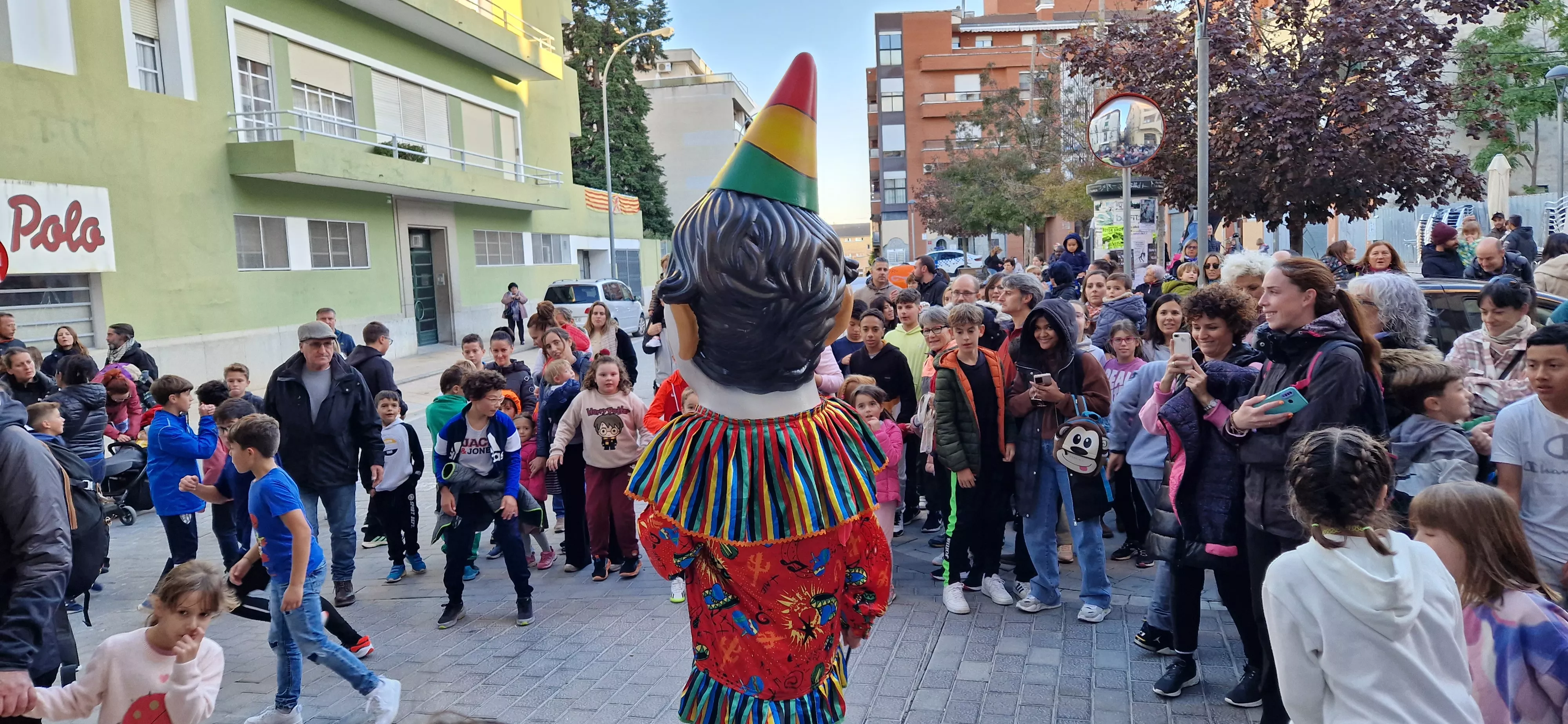 Imágenes de La Abueleta y el Payaso en su primera salida de las fiestas. Foto Myriam Martínez