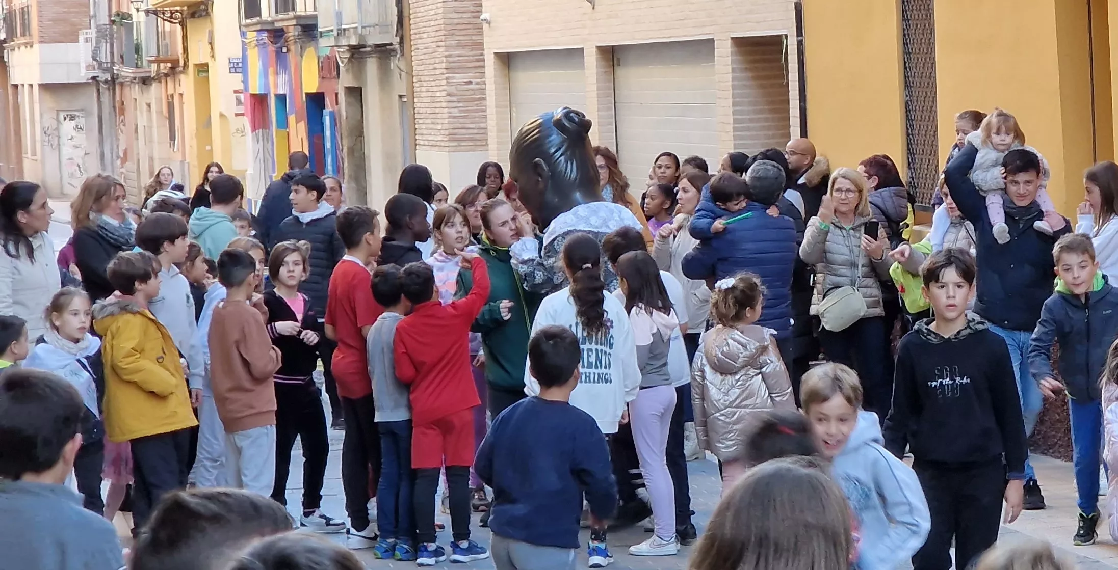 Imágenes de La Abueleta y el Payaso en su primera salida de las fiestas. Foto Myriam Martínez