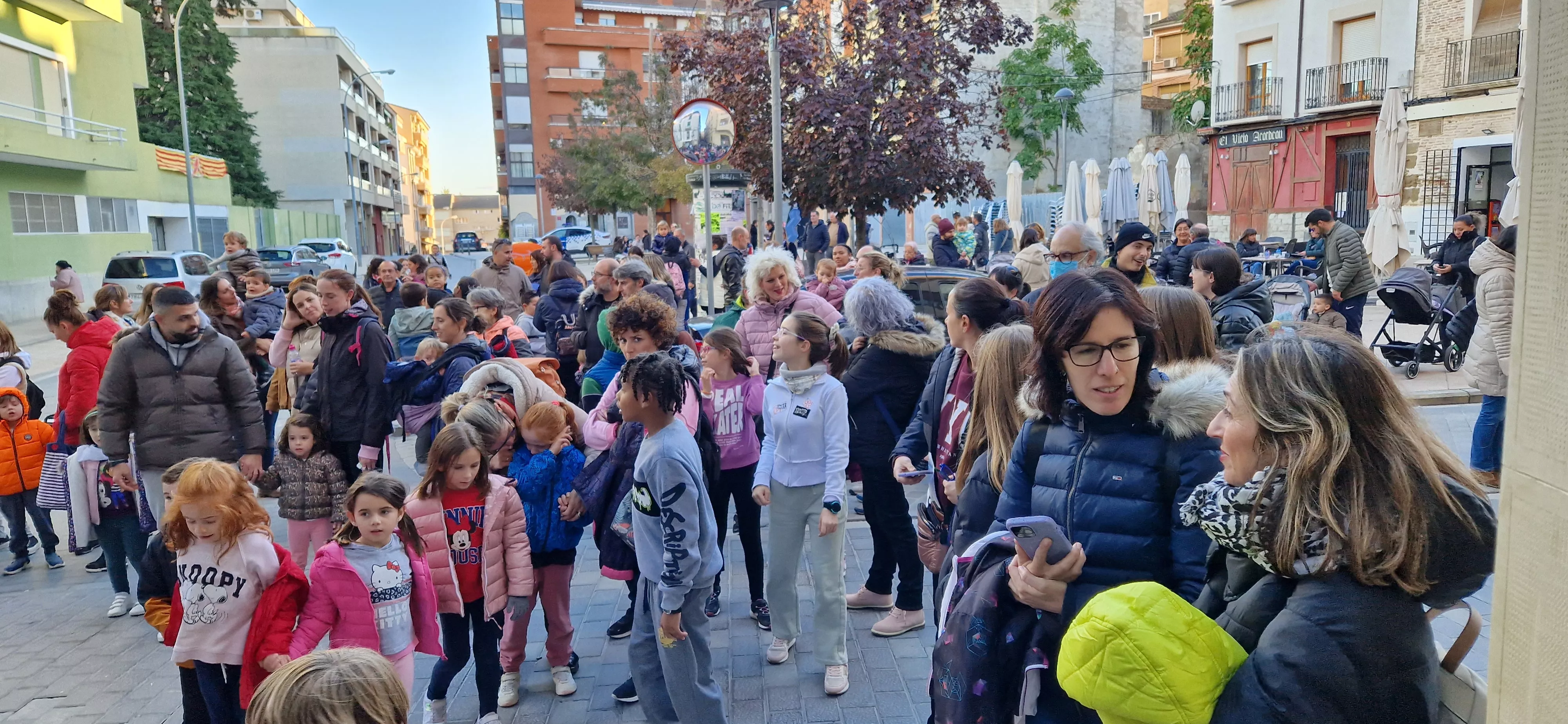 Imágenes de La Abueleta y el Payaso en su primera salida de las fiestas. Foto Myriam Martínez