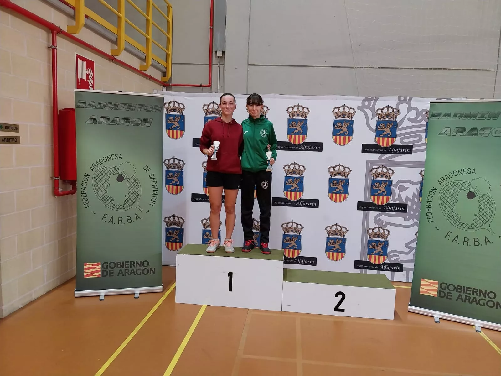 Emma Bibián y Ana Ruiz, del VV Osca, campeonas de Aragón en dobles femenino sub-17.