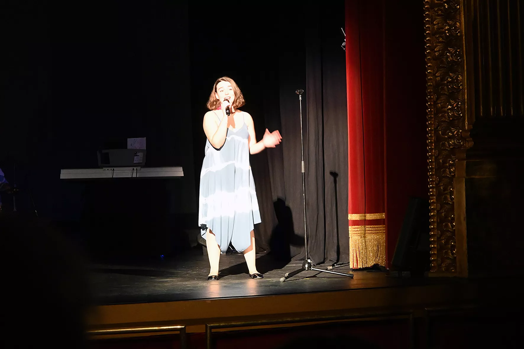 Representación de "Una ola al romper" del grupo Kandelikas en el teatro Olimpia. Foto Carlos Jalle
