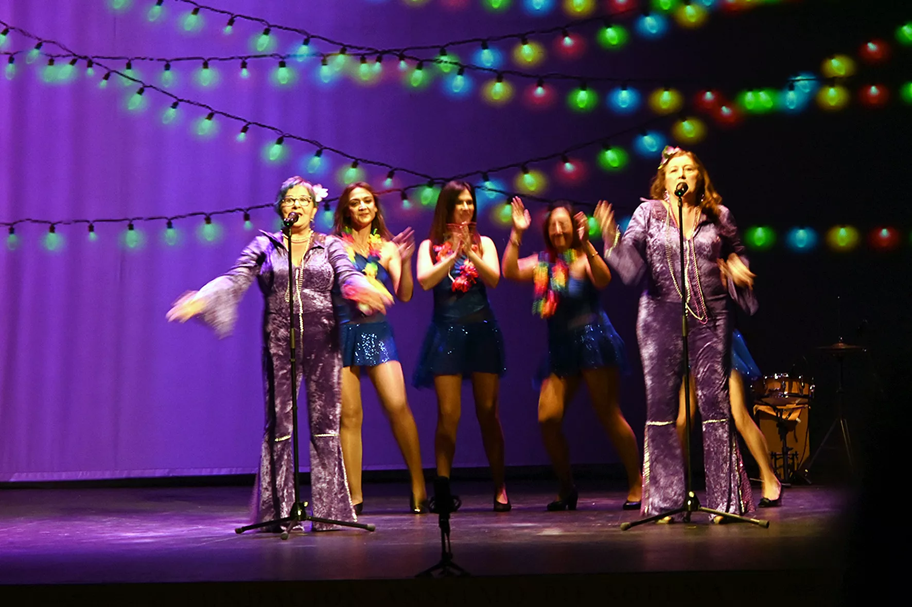 Representación de "Una ola al romper" del grupo Kandelikas en el teatro Olimpia. Foto Carlos Jalle