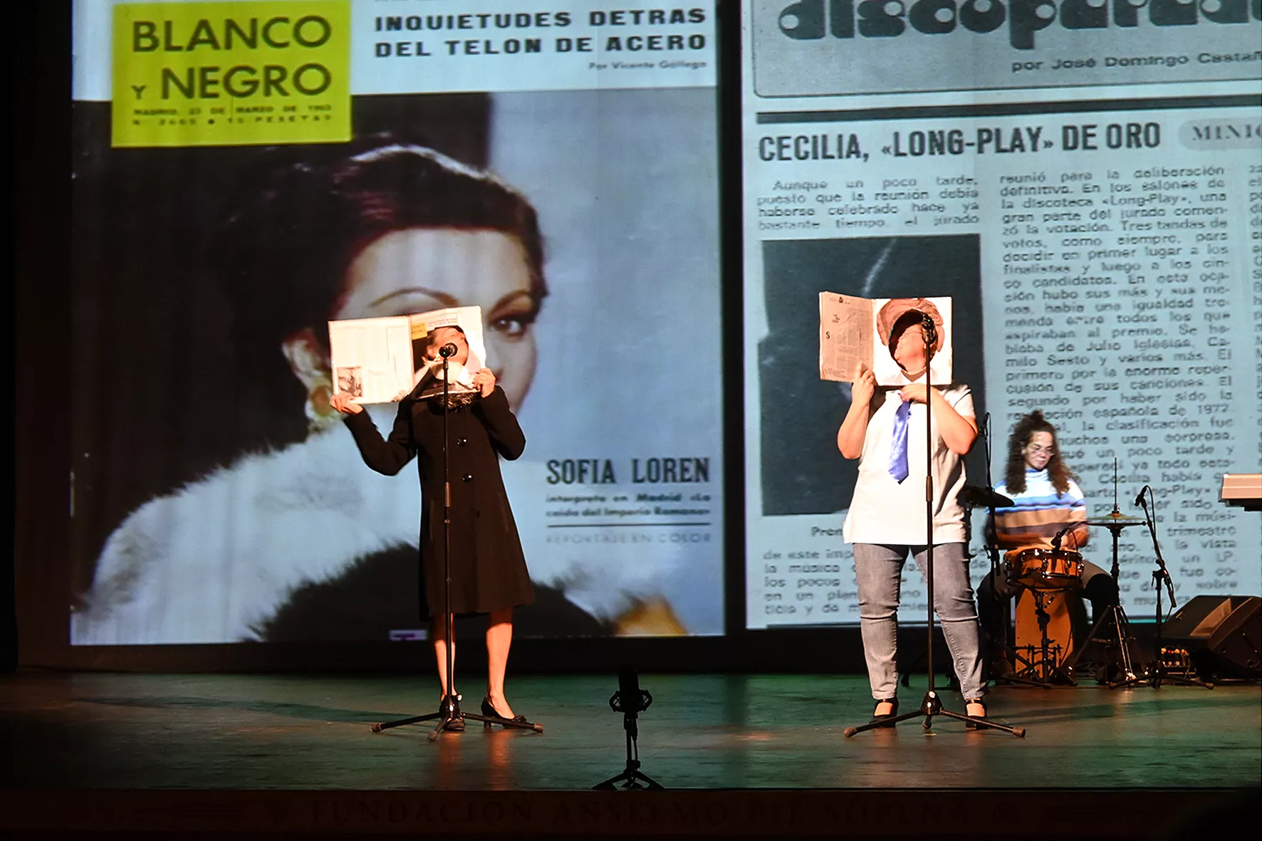 Representación de "Una ola al romper" del grupo Kandelikas en el teatro Olimpia. Foto Carlos Jalle