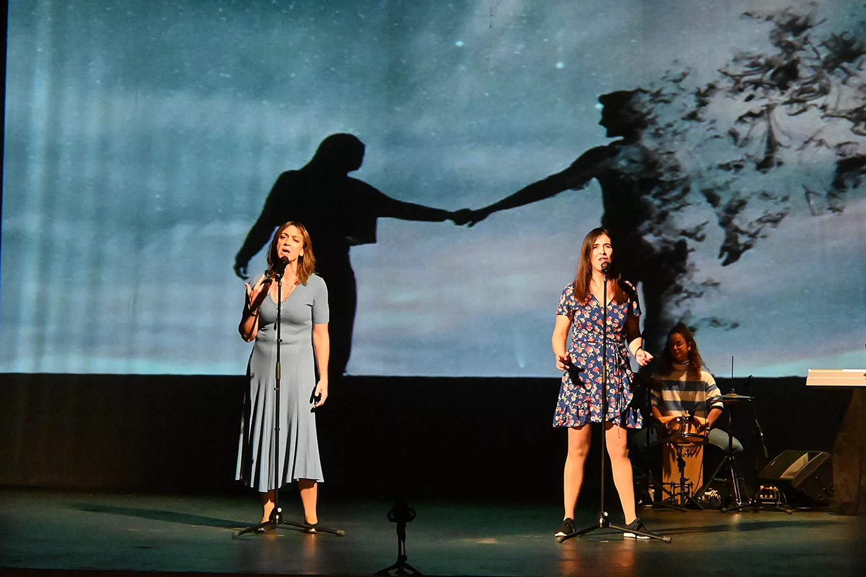 Representación de "Una ola al romper" del grupo Kandelikas en el teatro Olimpia. Foto Carlos Jalle