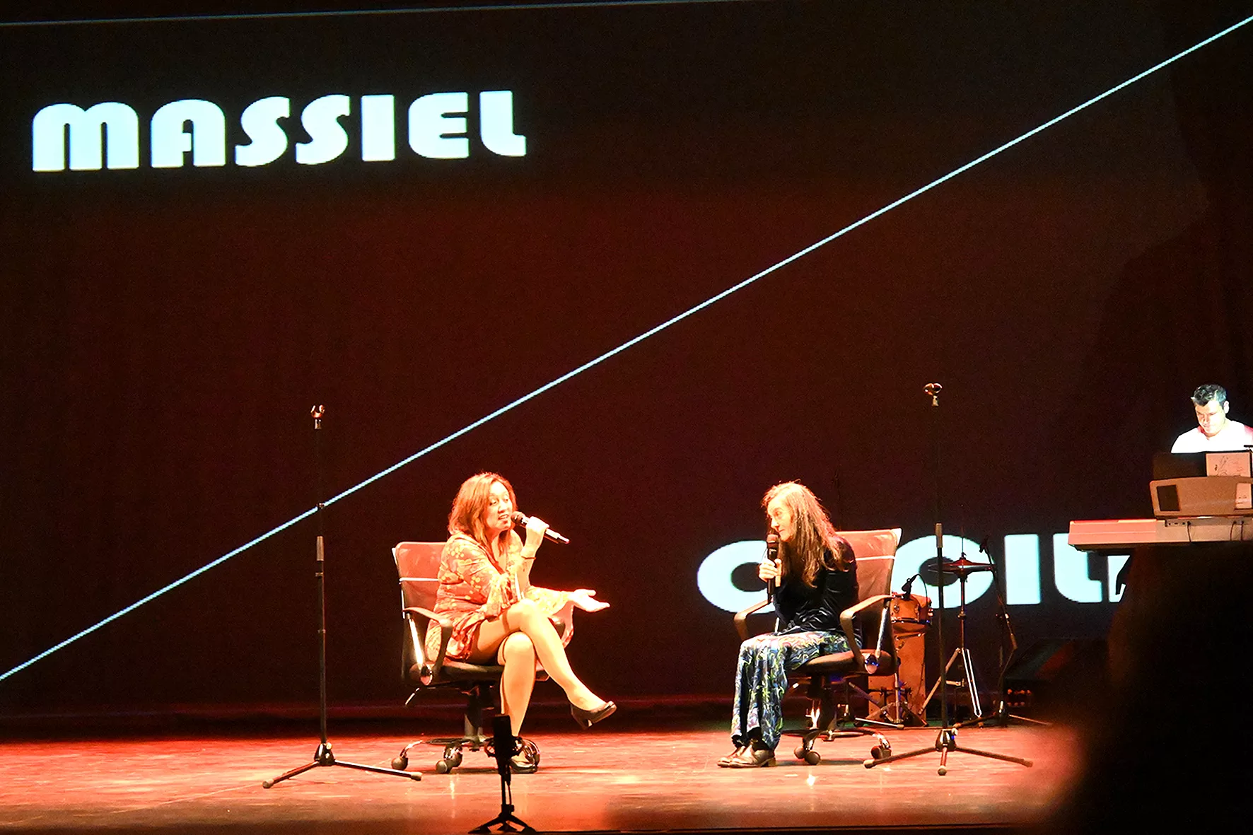 Representación de "Una ola al romper" del grupo Kandelikas en el teatro Olimpia. Foto Carlos Jalle