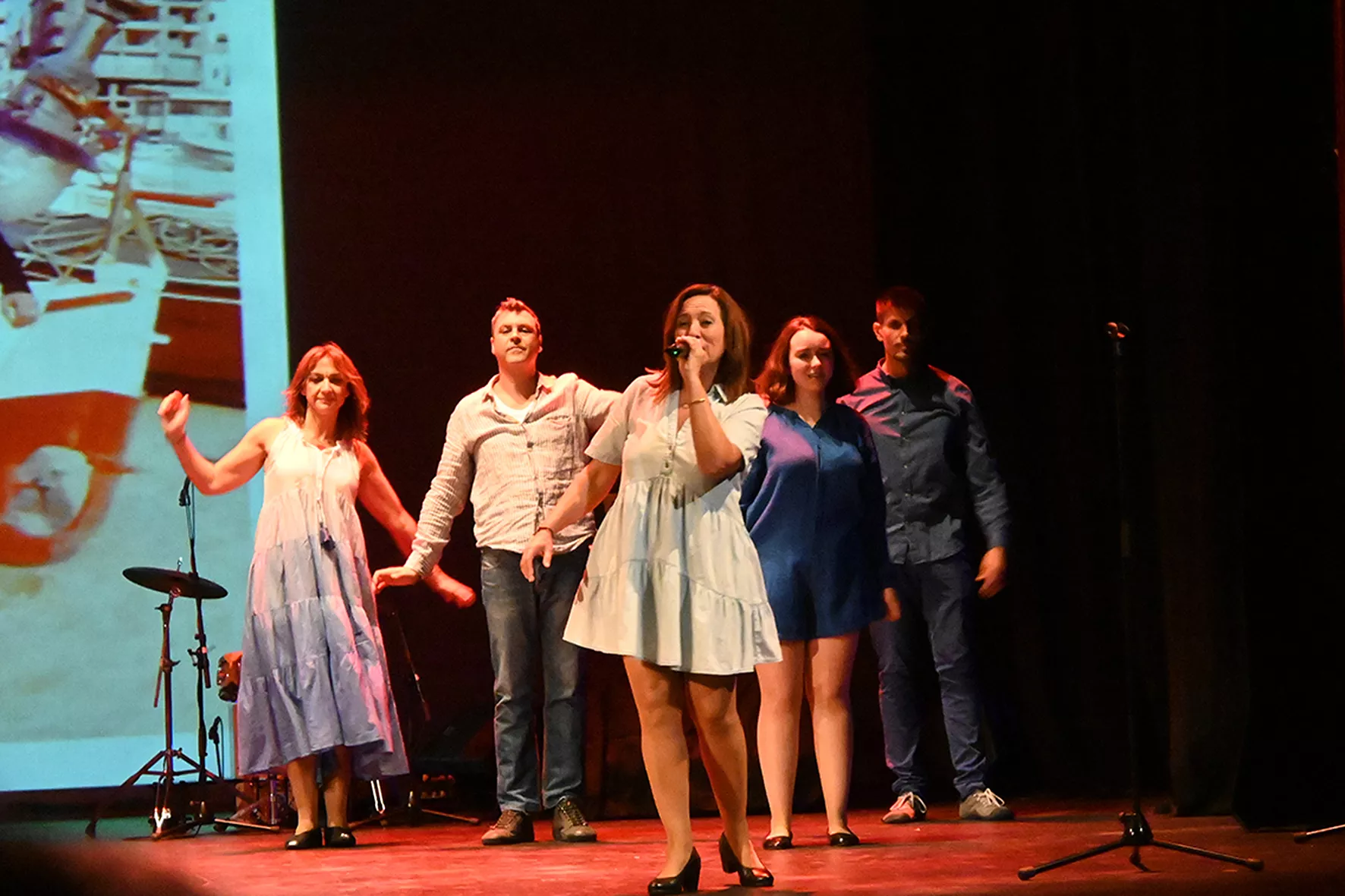 Representación de "Una ola al romper" del grupo Kandelikas en el teatro Olimpia. Foto Carlos Jalle