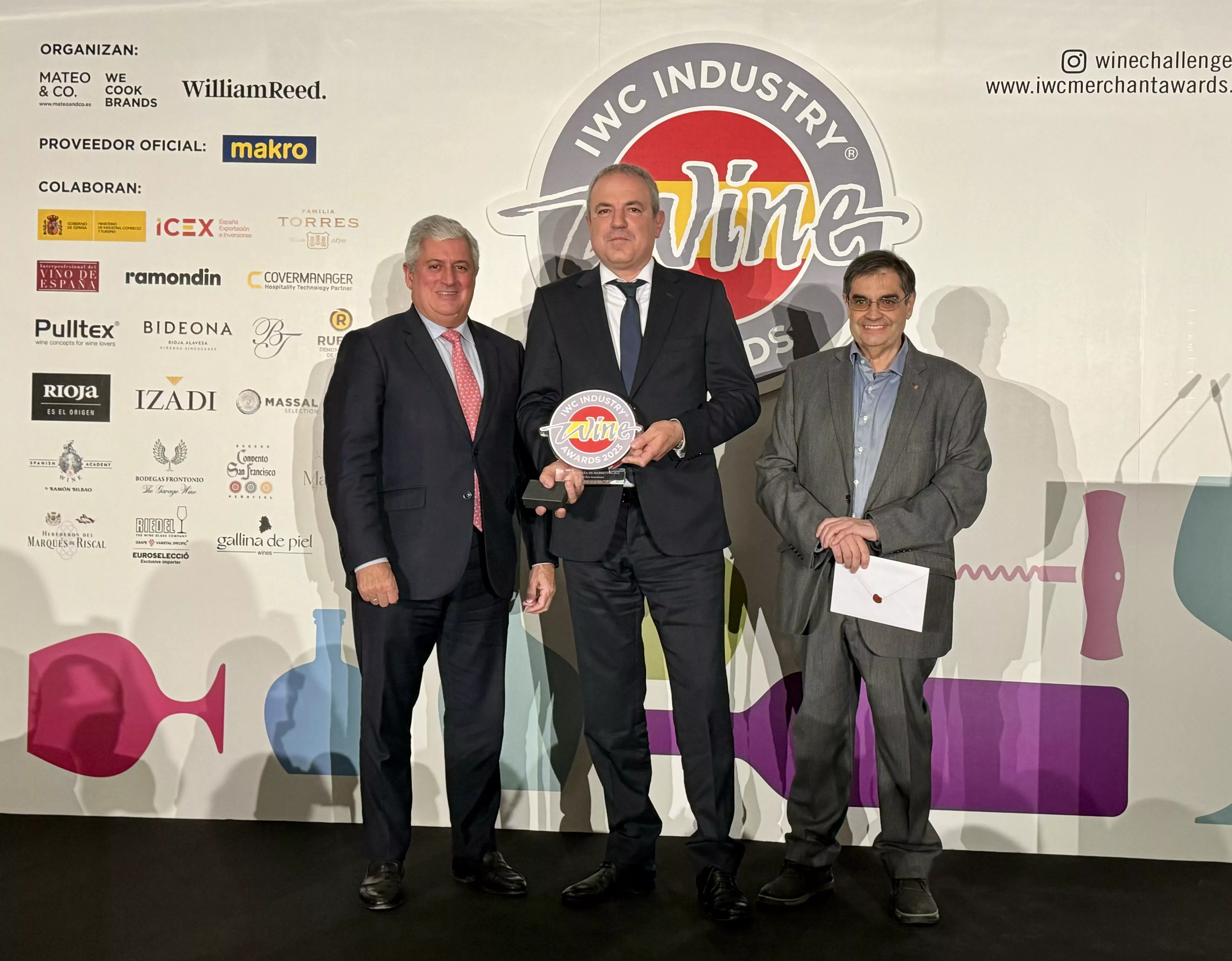 Francisco Berroy, presidente de la DO Somontano, recoge el Premio a la Mejor Campaña de Marketing