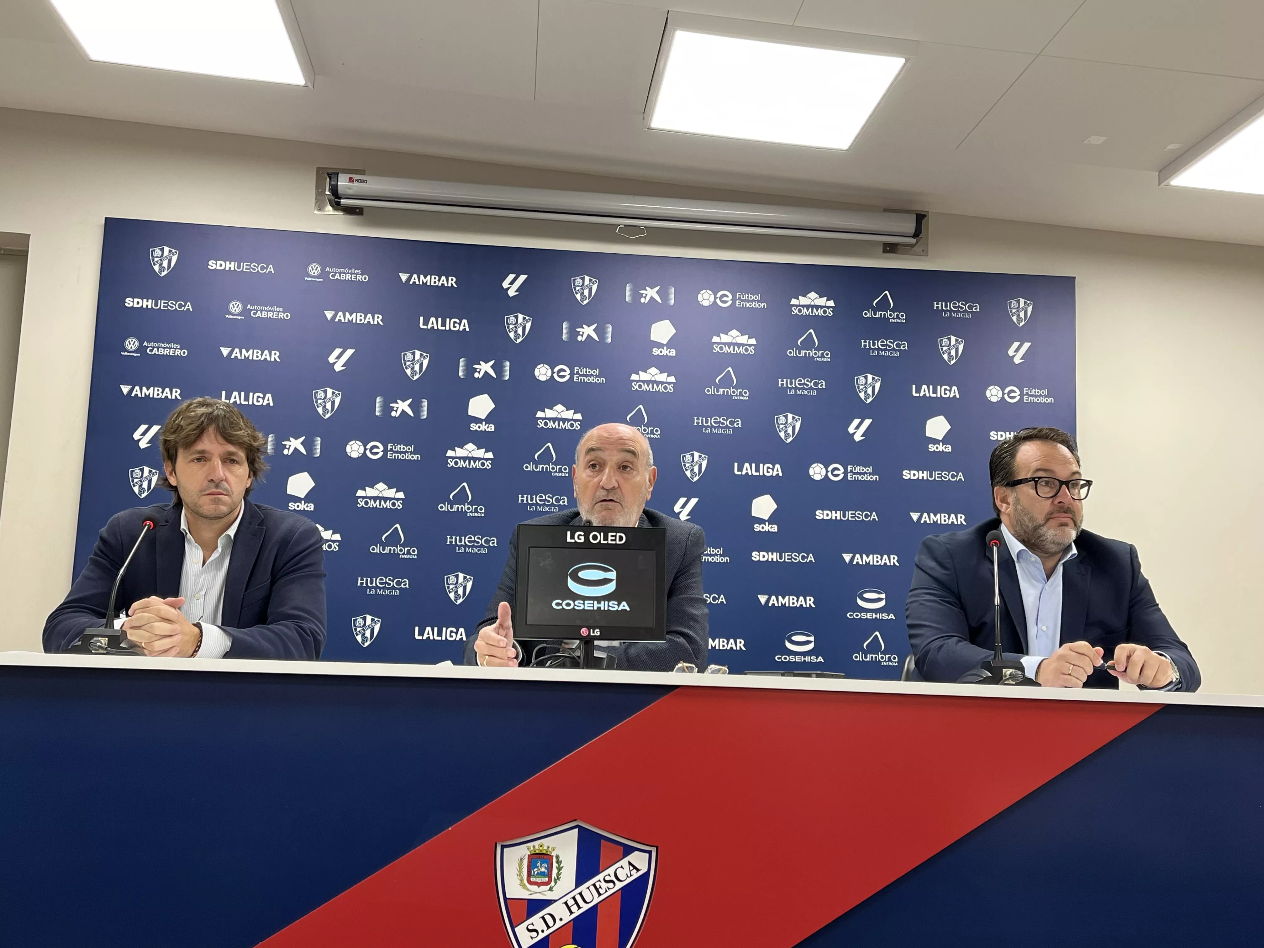 Josete Ortas, Fernando Callizo y Pedro Camarero, a la derecha, en una comparecencia de prensa