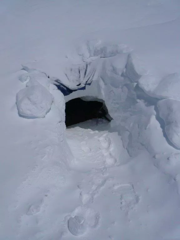 Cueva en el hielo.