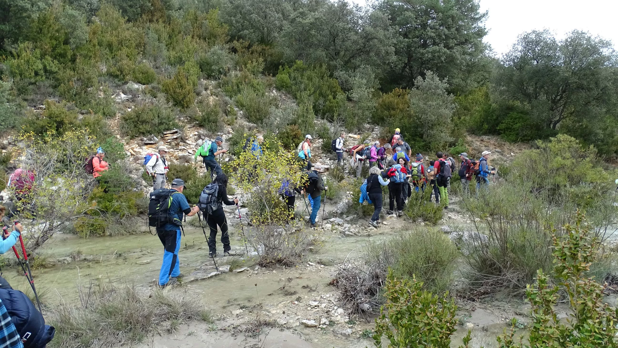Vadeando un barranco.