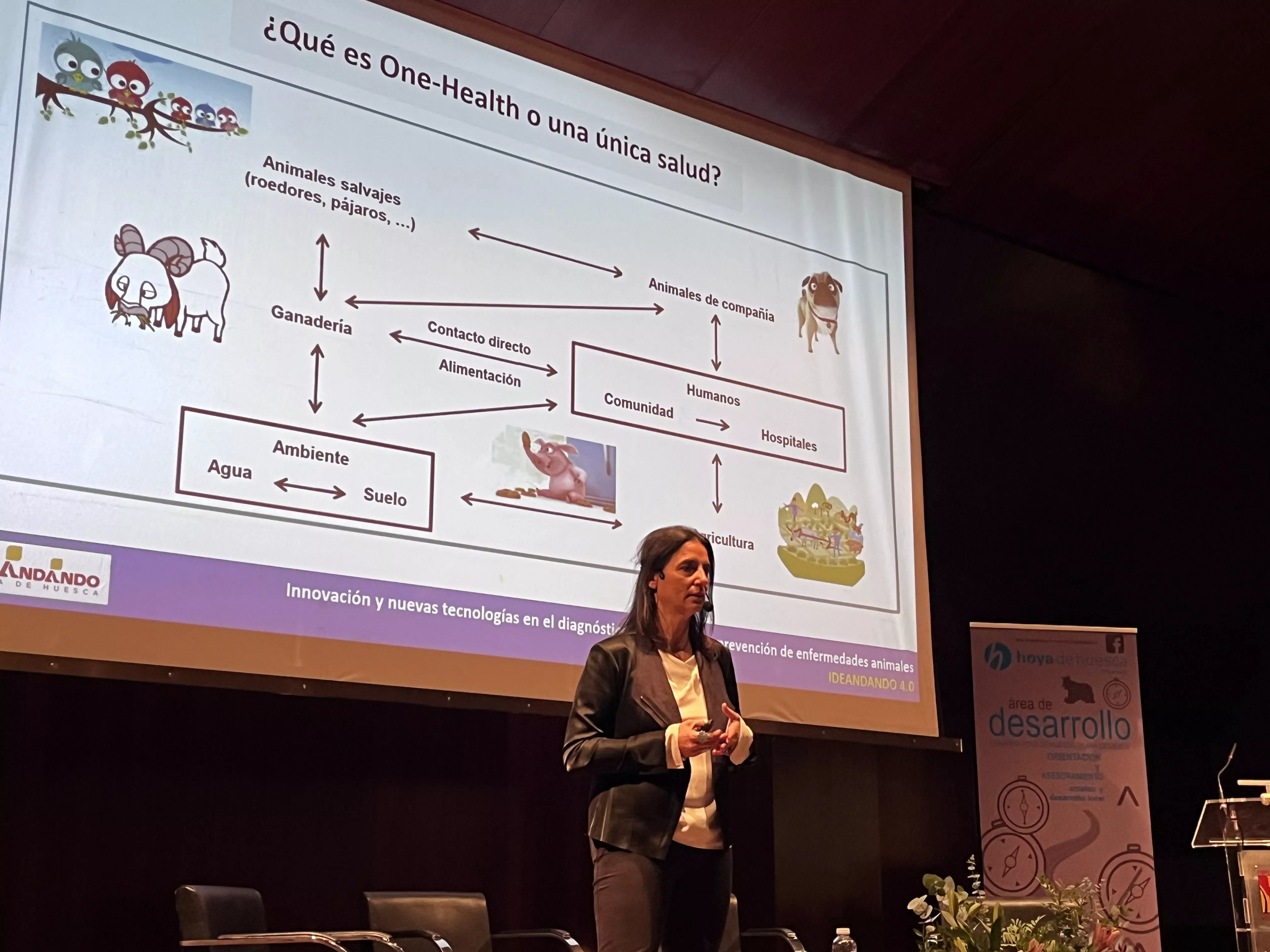 Cristina Acín durante su exposición en la inauguración de Ideandando.