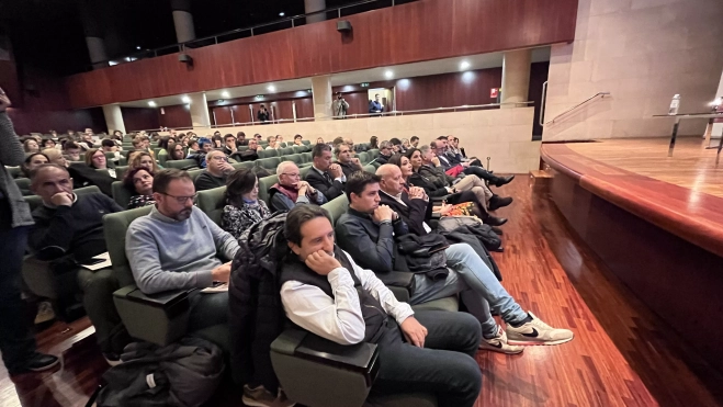 Asistentes a la ponencia inaugural de Ideandando. Asistentes a la ponencia inaugural de Ideandando.