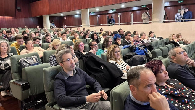 Público en una de las sesiones de Ideandando. Público en una de las sesiones de Ideandando.