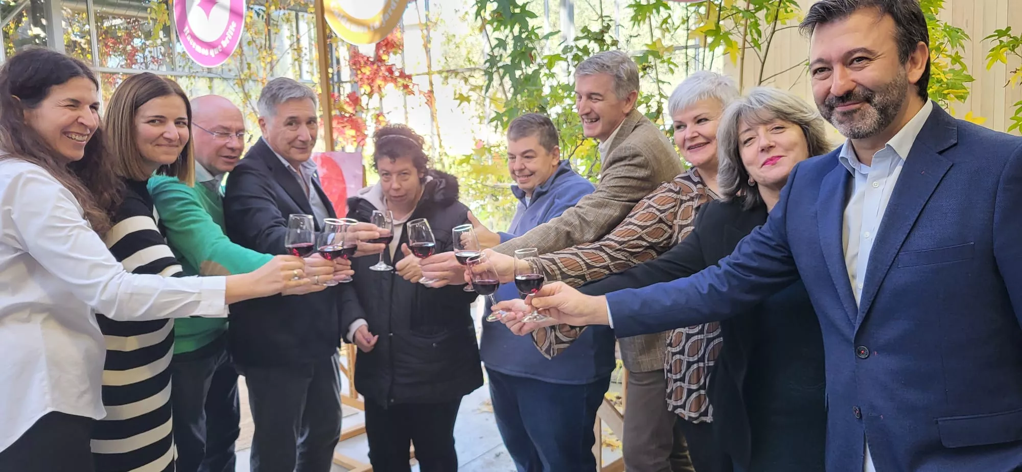 Brindis por el Vino Amigo, por Enate, Valentia y Fernando Vidal Brindis por el Vino Amigo, por Enate, Valentia y Fernando Vidal