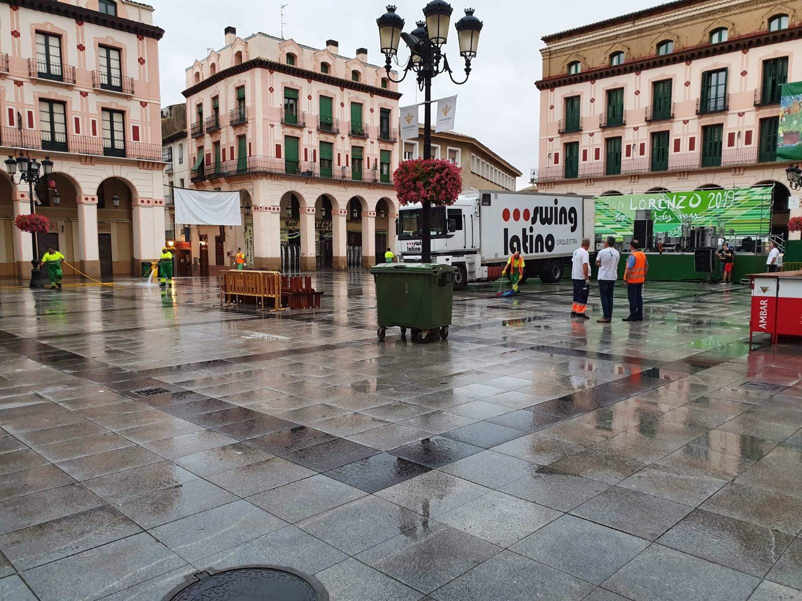 Limpieza en la plaza López Allué en San Lorenzo 2019