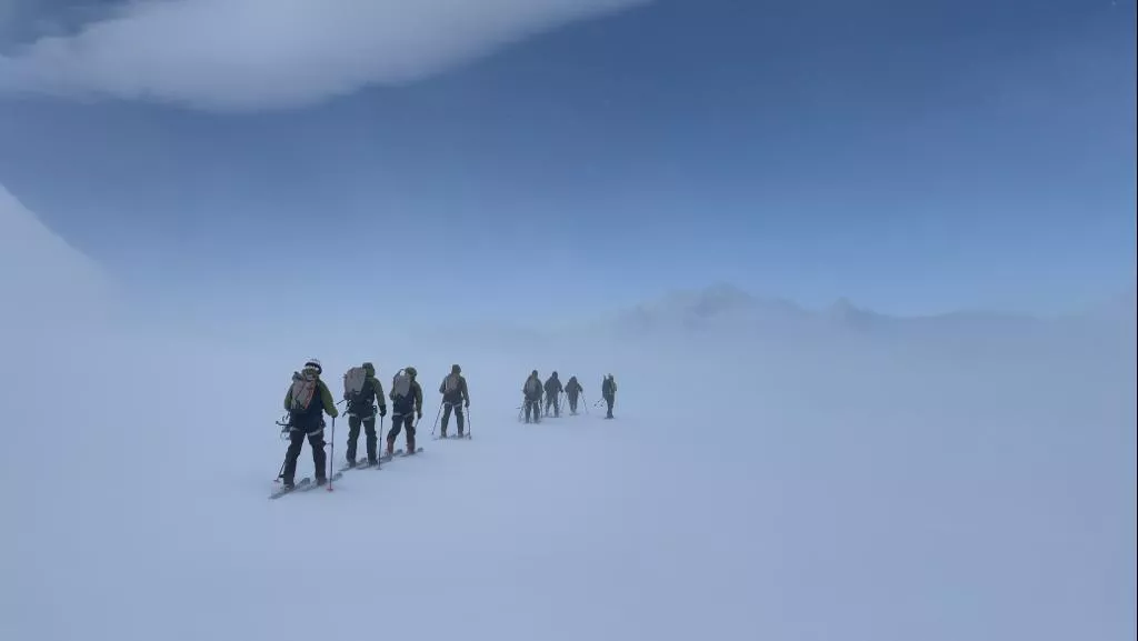 Primer contacto con el Campo de Hielo Sur. Marcha para reconocer el terreno