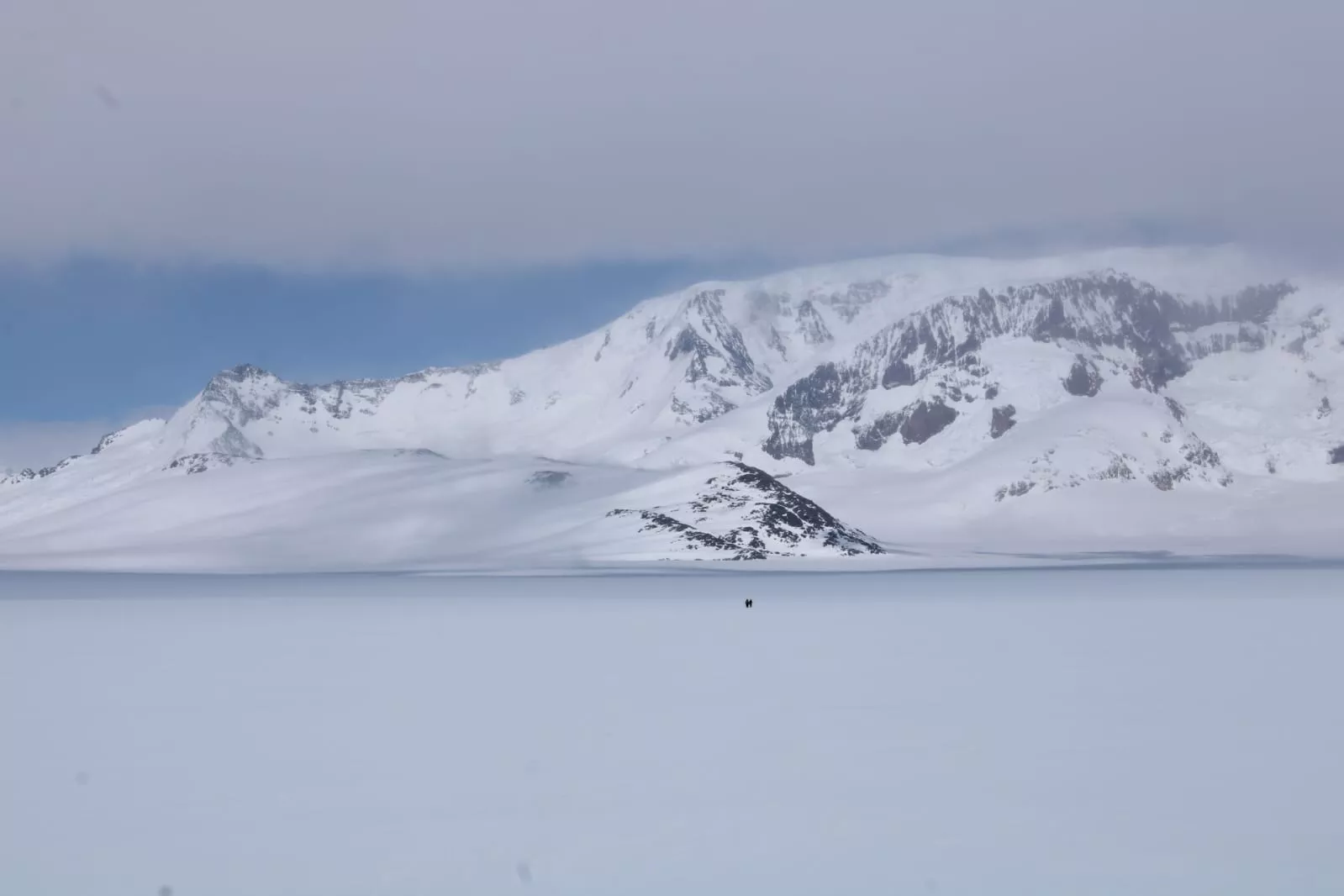Primer contacto con el Campo de Hielo Sur. Primera imagen del Lautaro
