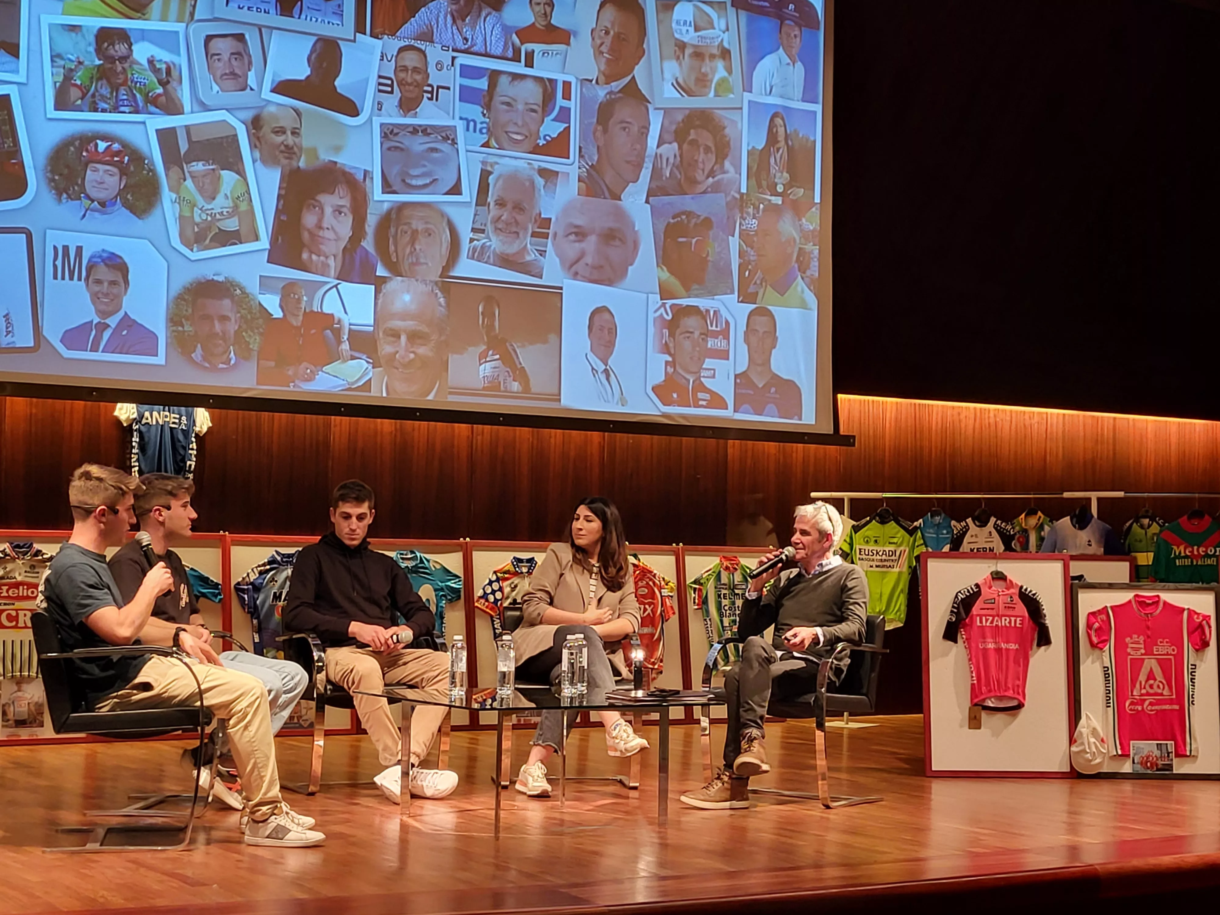 Un momento de la charla en la DPH. De izquierda a derecha: Hugo Aznar, Unai Aznar, Pablo Castrillo y Cristina Yebra. Foto: Adrián Mora
