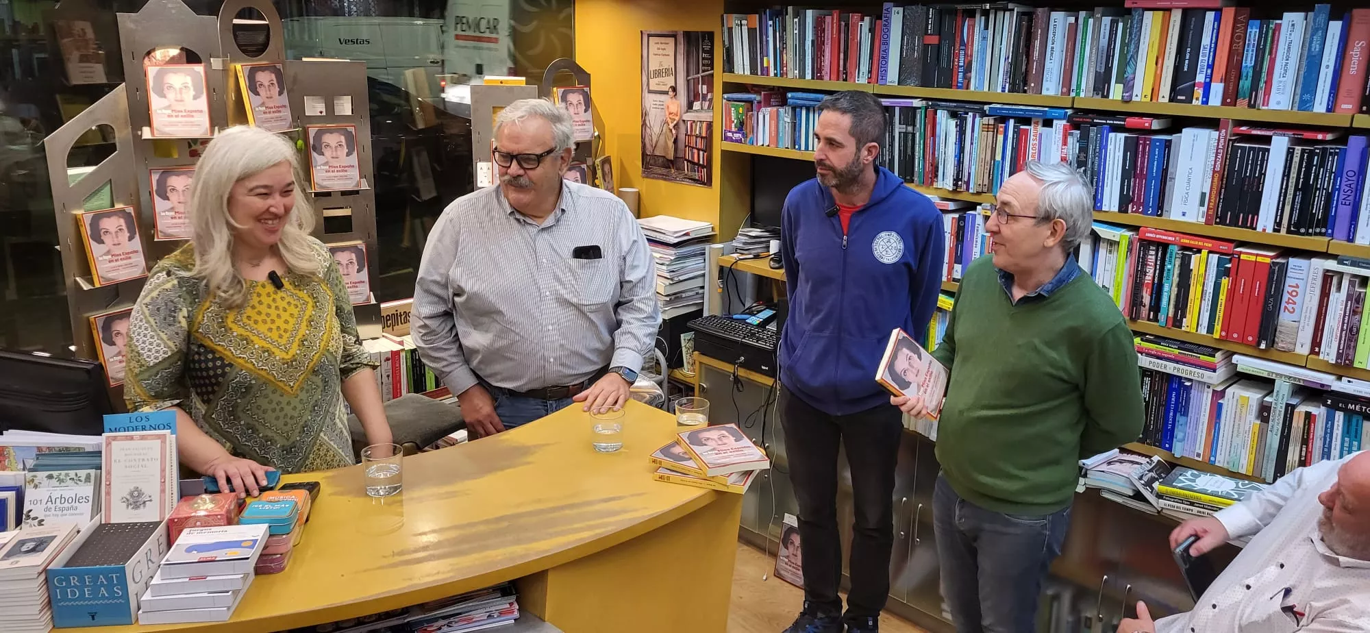 Dorian L. Nicol, Isabel Peralta, Joaquín Ruiz Gaspar y Chema Aniés en la presentación de Isa Reyes, Miss España en el exilio