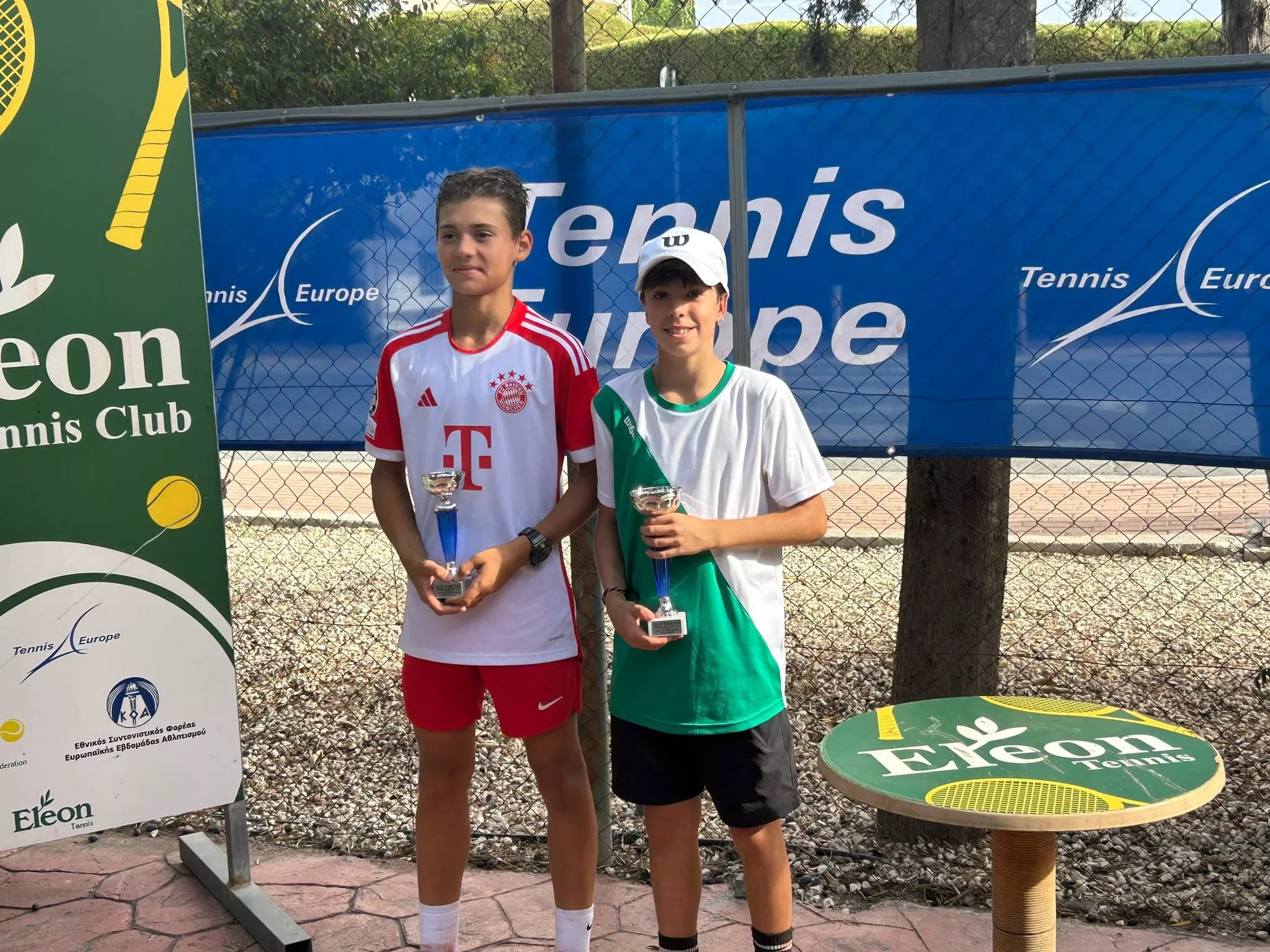 Gonzalo Corrales con el ruso Daniil Walter tras ganar el torneo