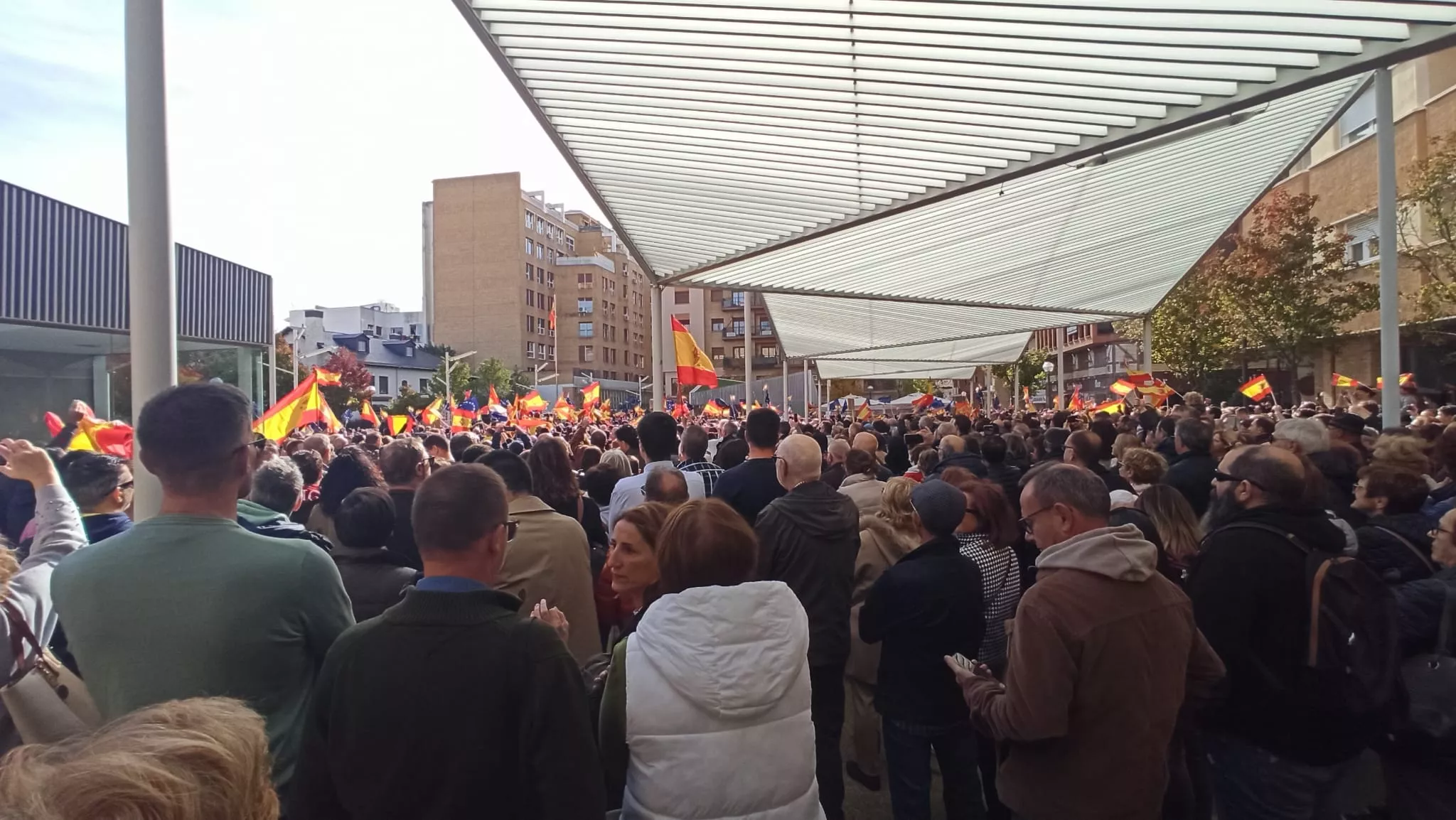 Concentración contra el acuerdo entre PSOE y Junts