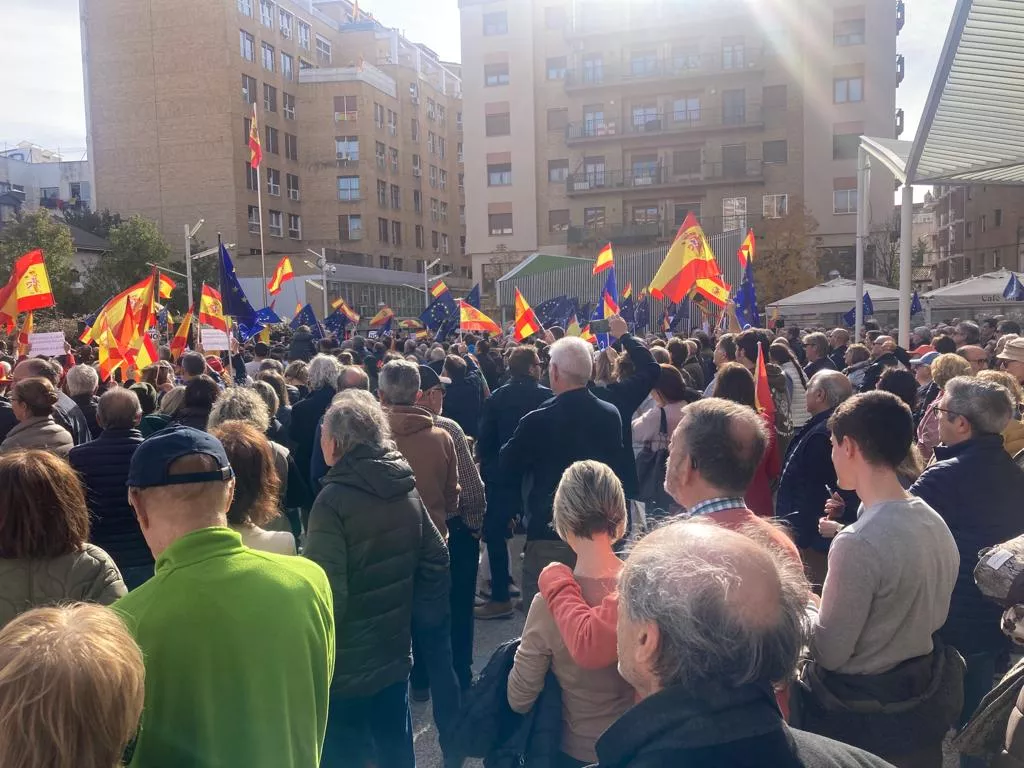 Concentración contra el acuerdo entre PSOE y Junts