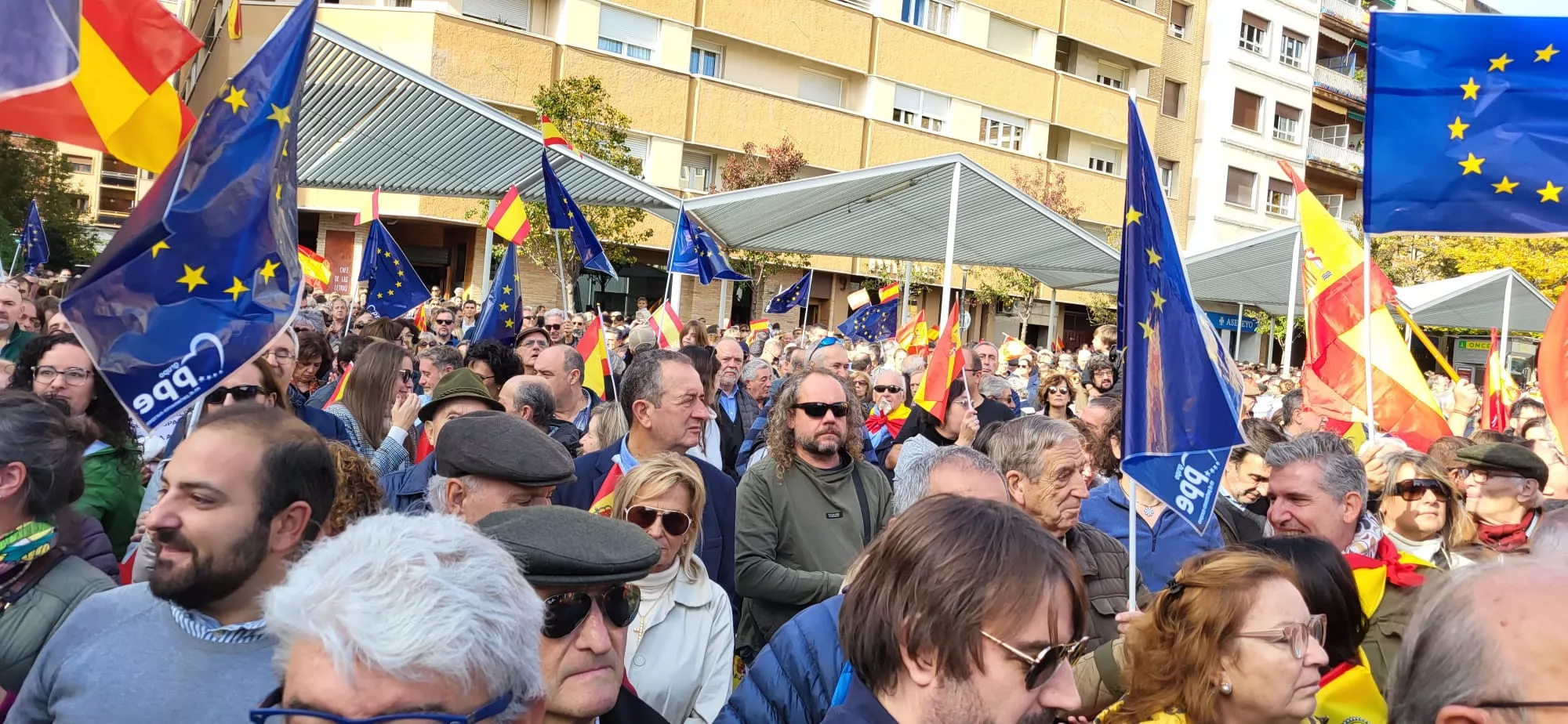 Concentración contra el acuerdo entre PSOE y Junts