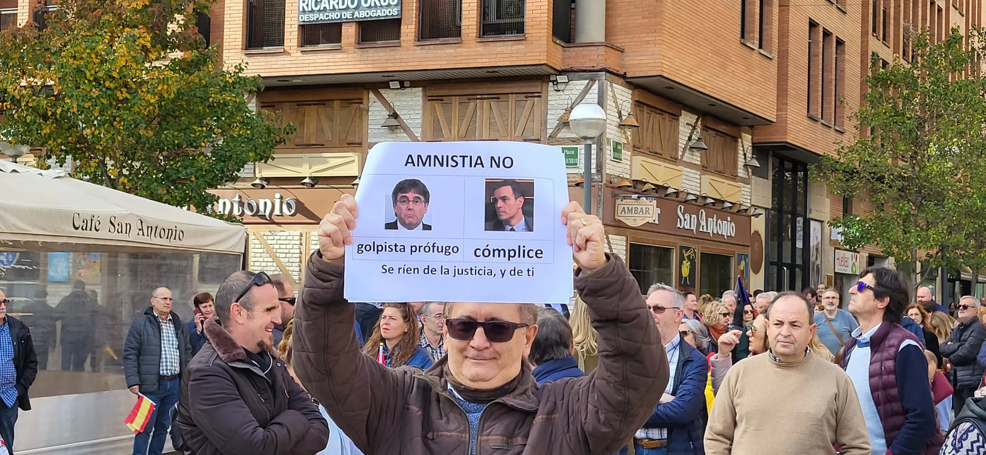 Concentración contra el acuerdo entre PSOE y Junts