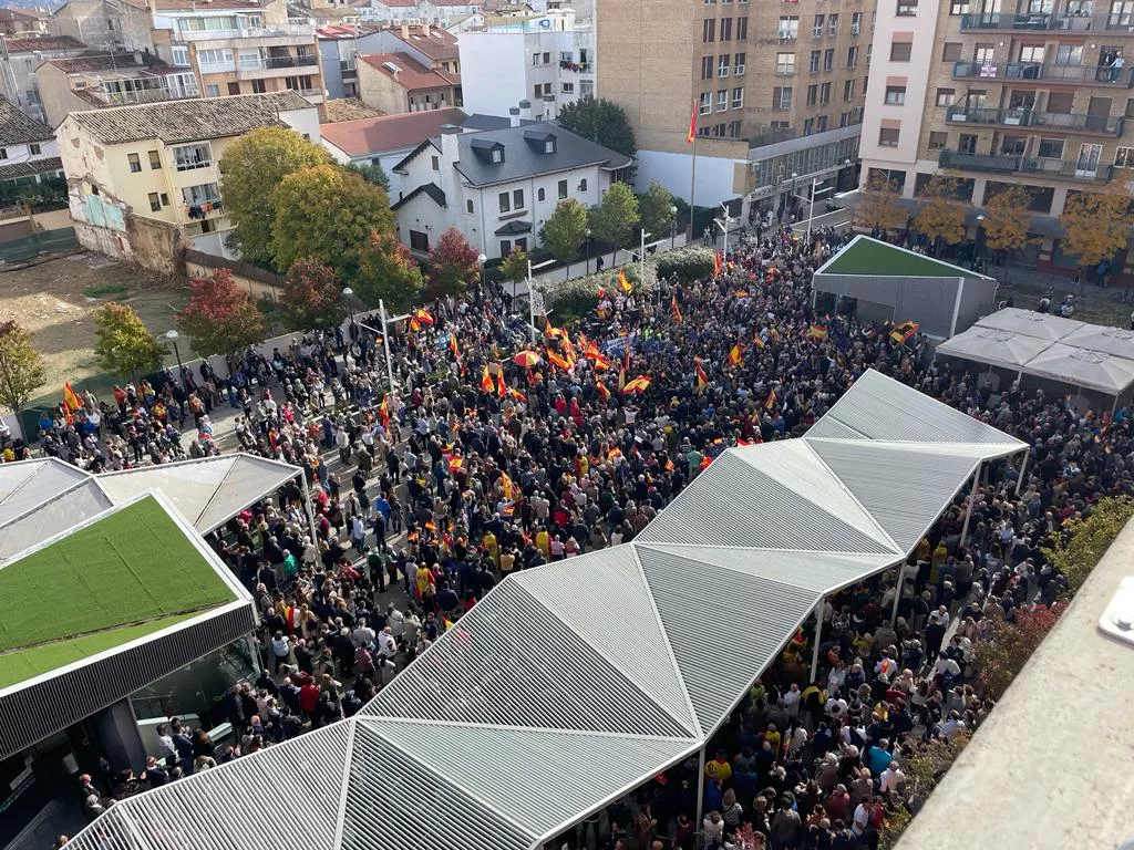 Concentración contra el acuerdo entre PSOE y Junts