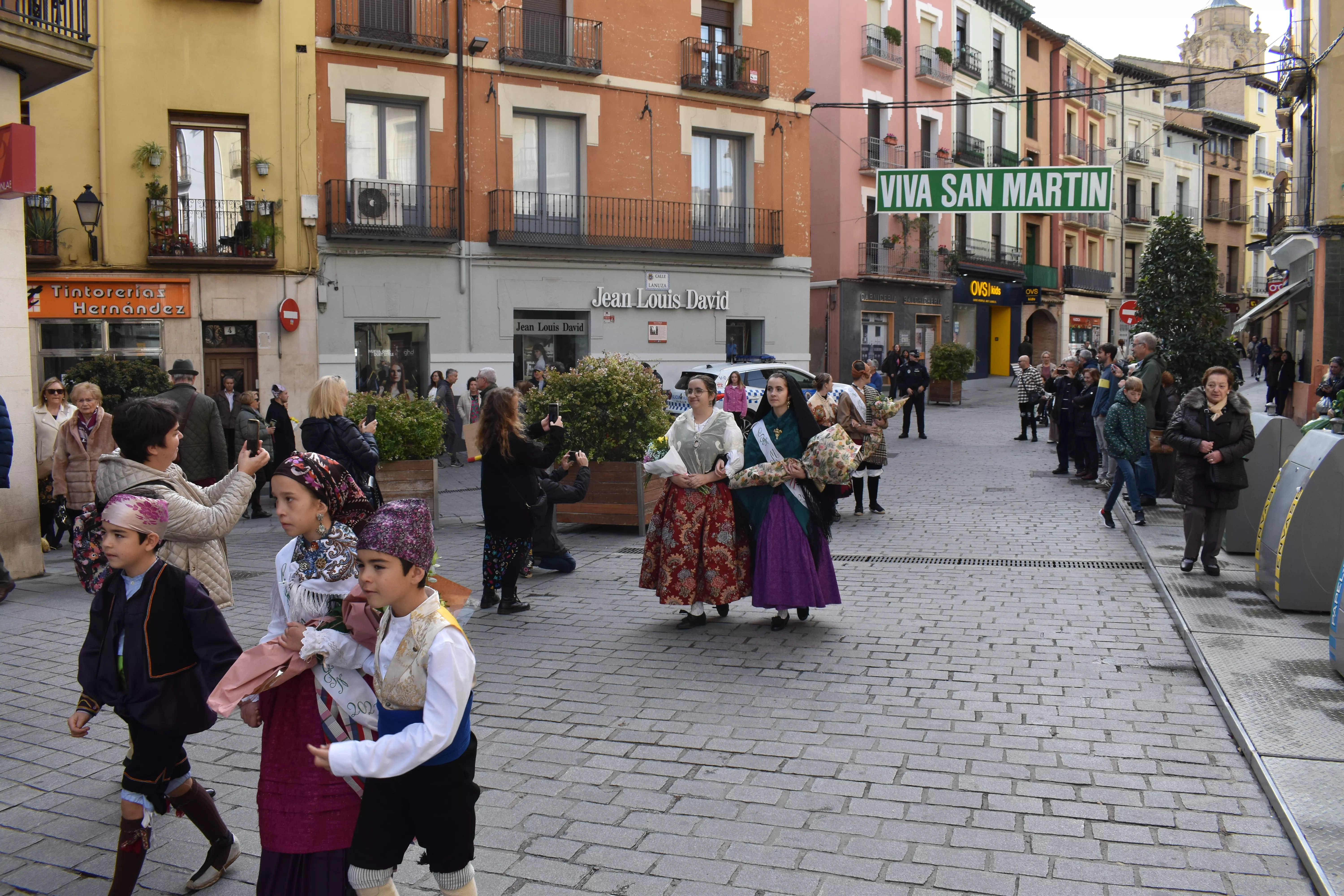 Solemne ofrenda de flores y frutos a San Martín