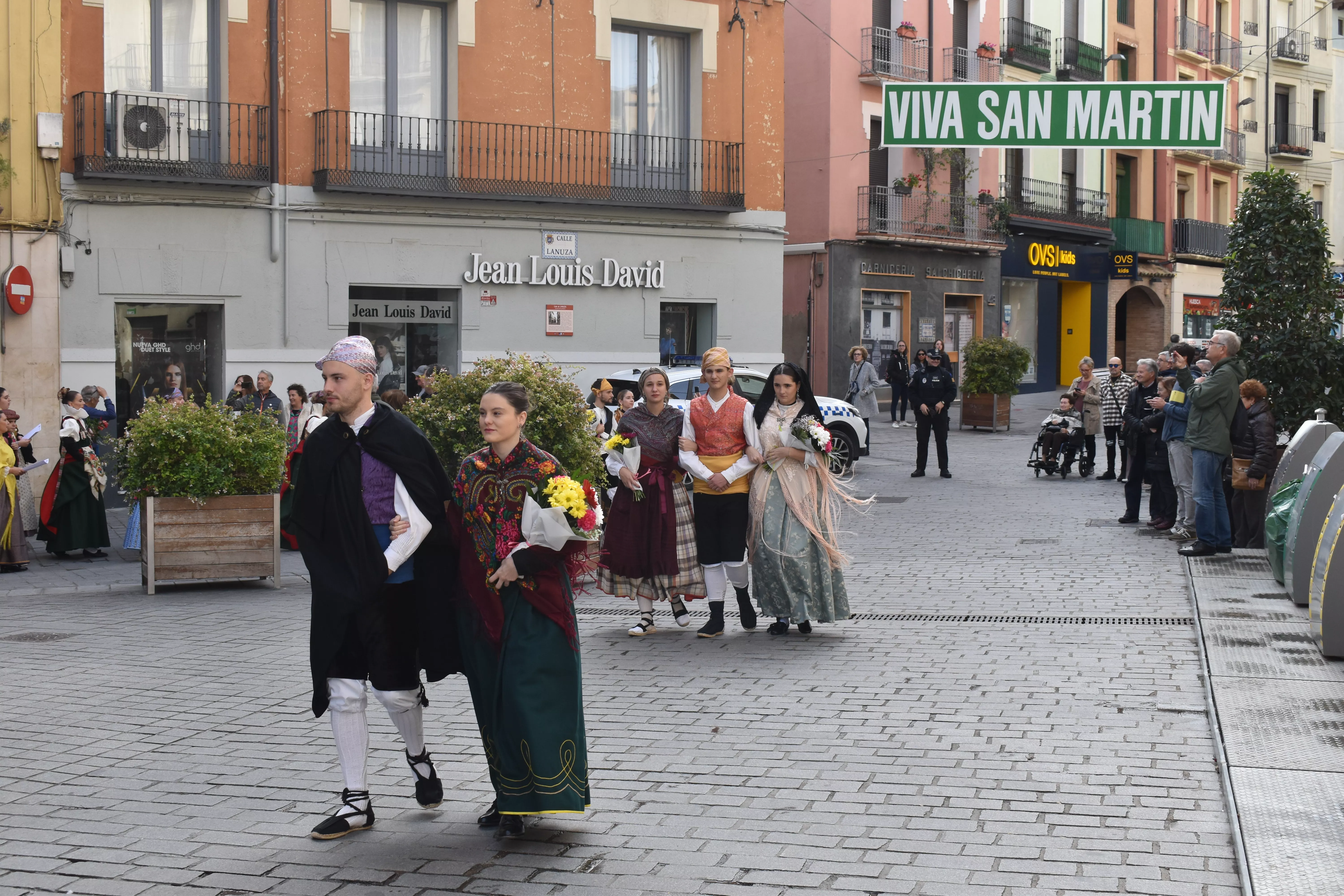 Solemne ofrenda de flores y frutos a San Martín