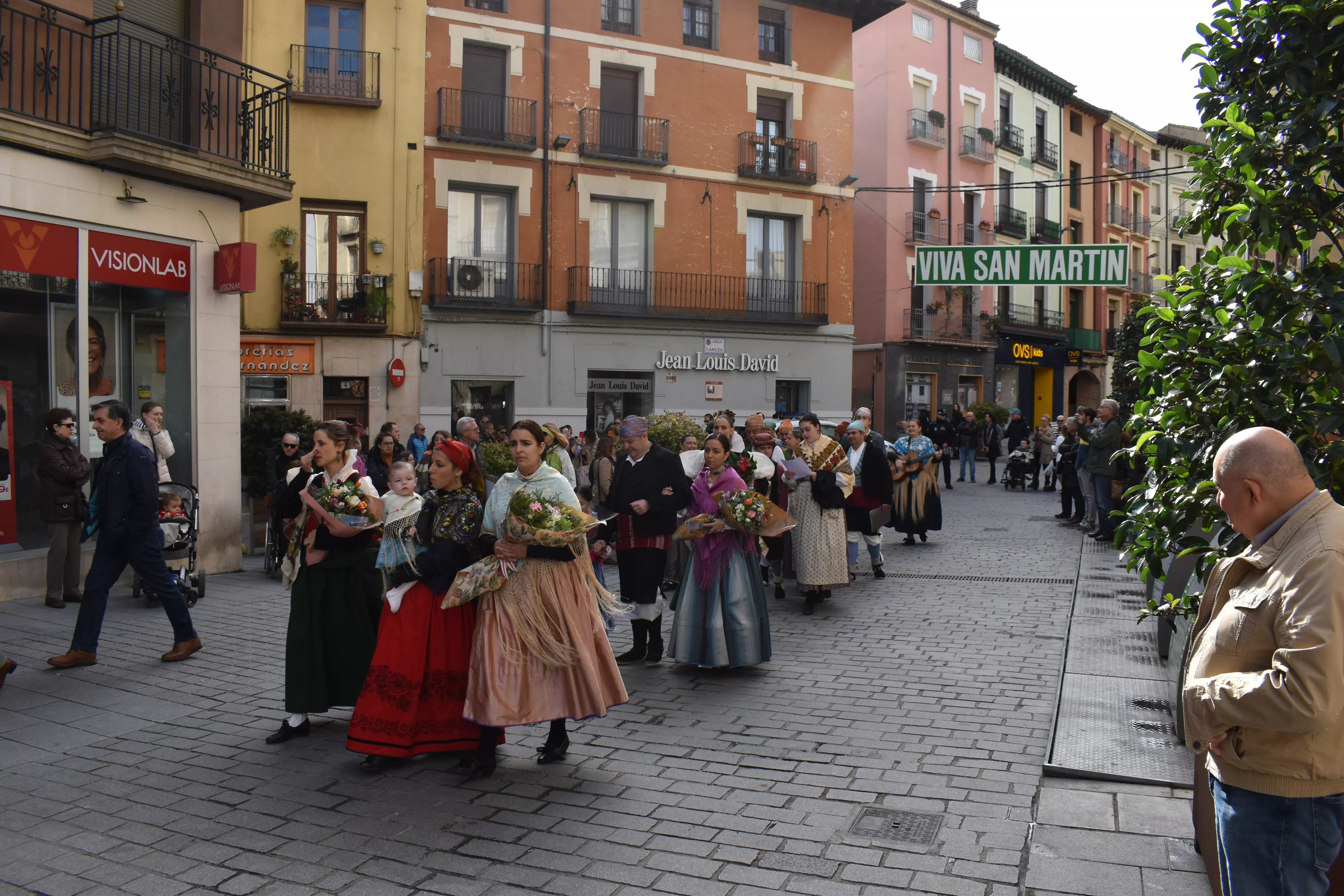 Solemne ofrenda de flores y frutos a San Martín