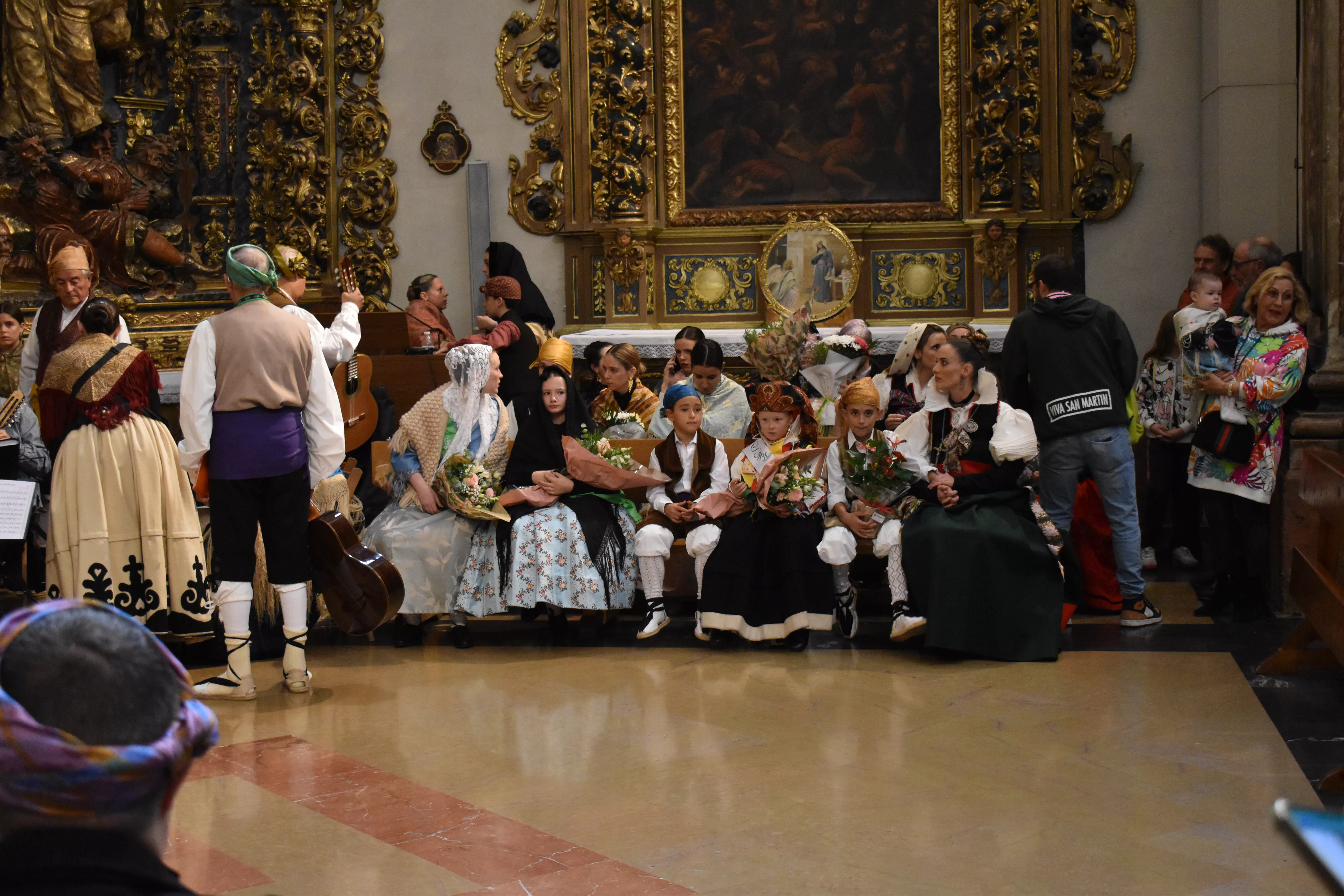 Solemne ofrenda de flores y frutos a San Martín