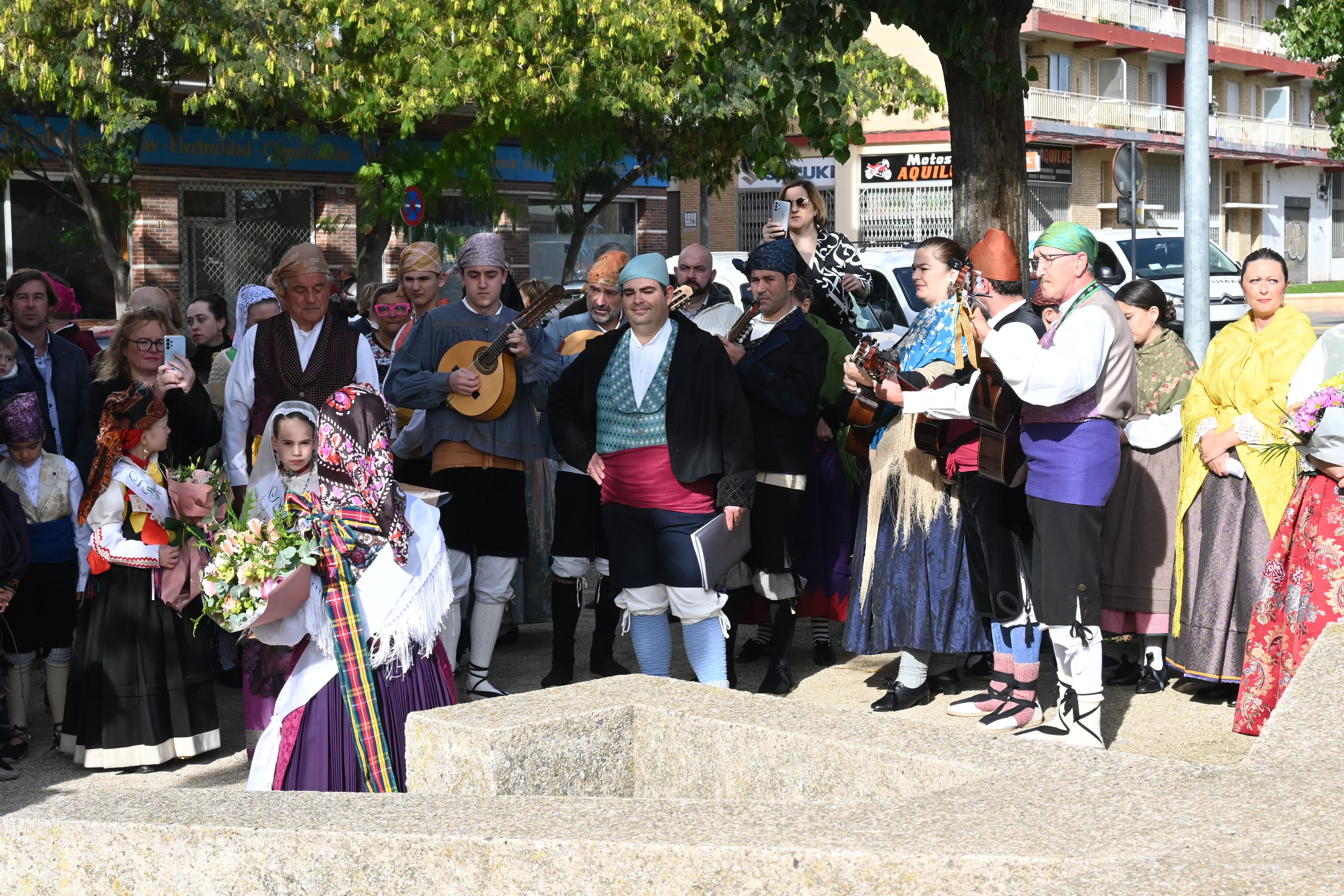 Solemne ofrenda de flores y frutos a San Martín