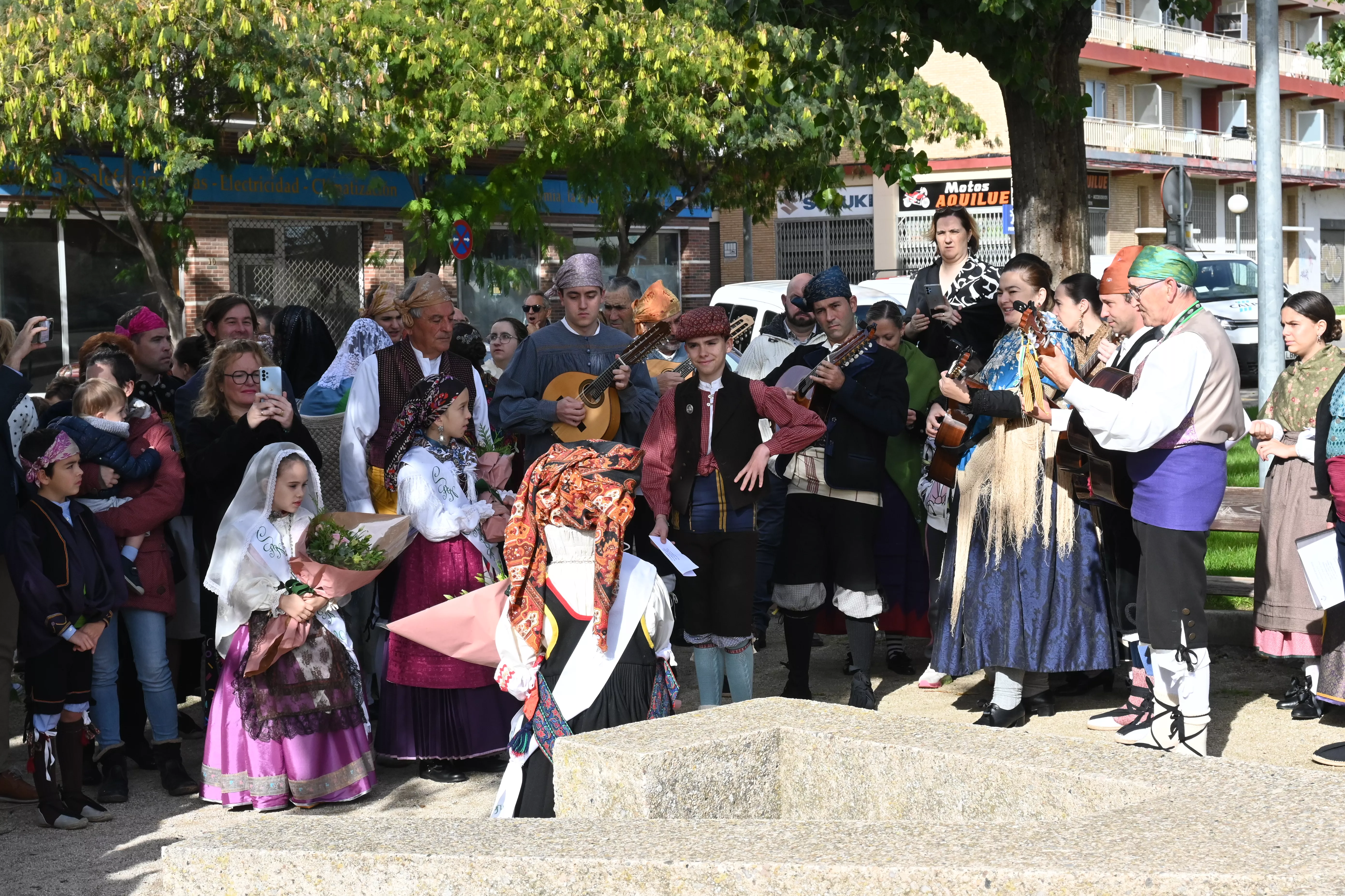 Solemne ofrenda de flores y frutos a San Martín