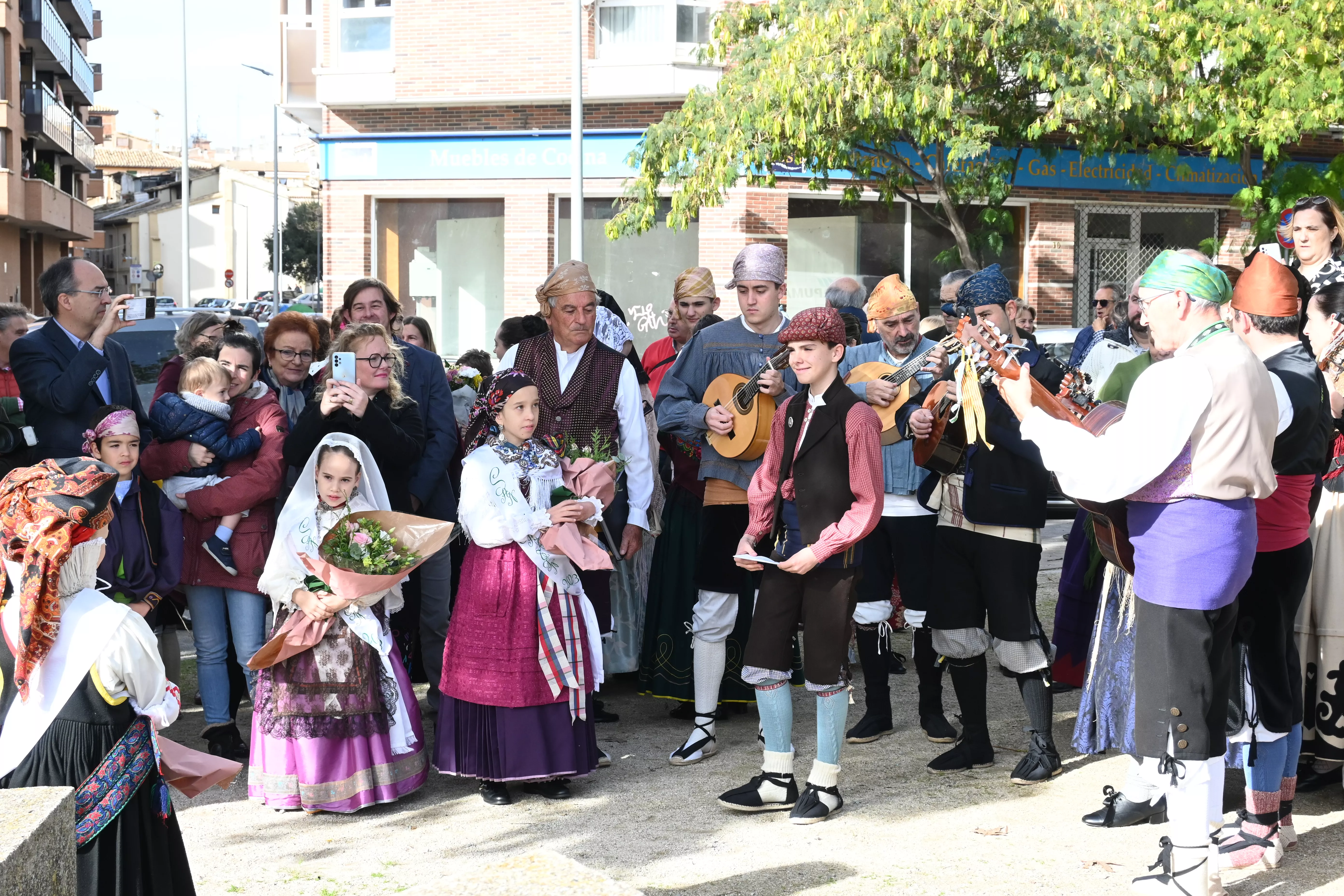 Solemne ofrenda de flores y frutos a San Martín