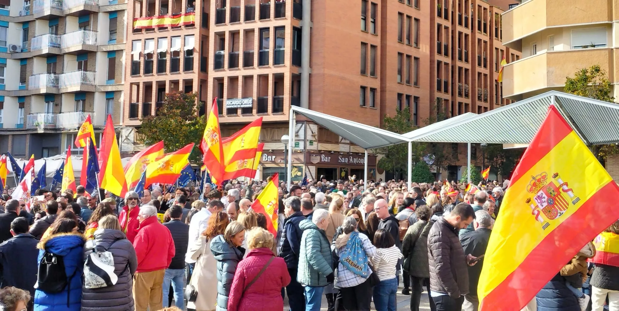 Concentración contra el acuerdo entre PSOE y Junts