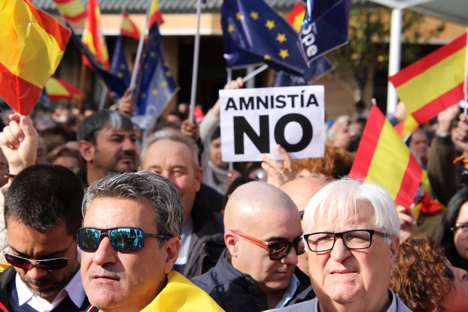 Concentración contra el acuerdo entre PSOE y Junts